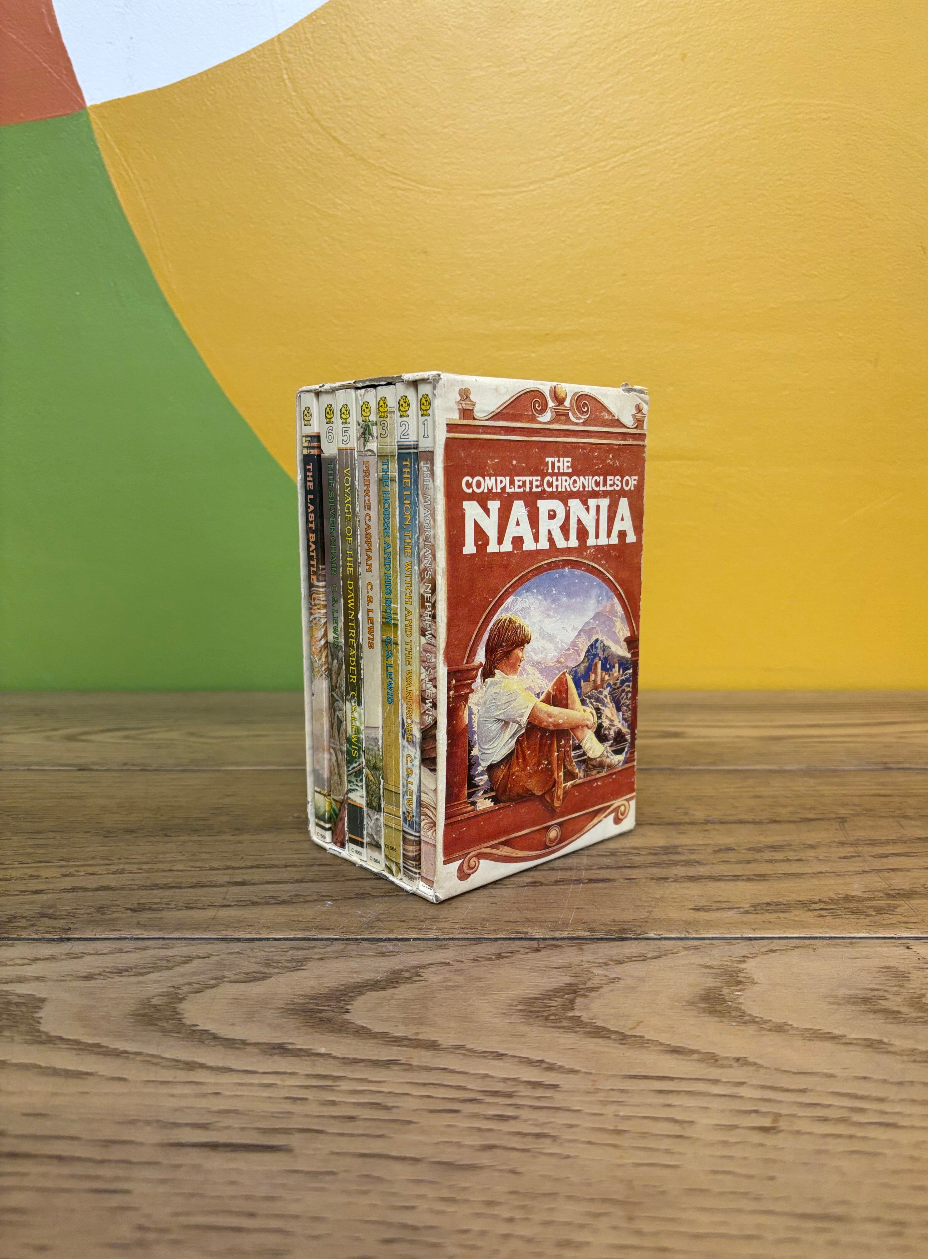 Paperback Chronicles of Narnia 7 Volume Set (1980)