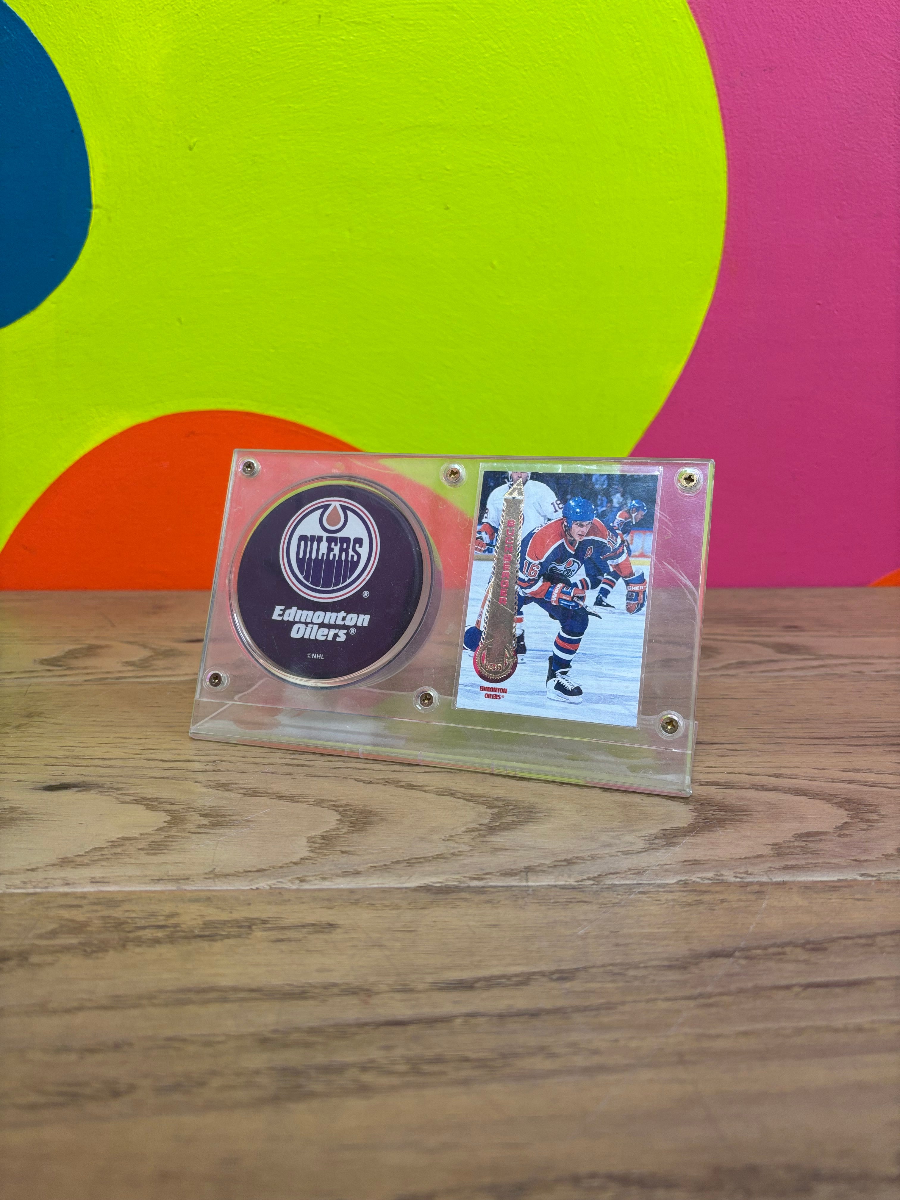 Kelly Buchberger #16 Edmonton Oilers Card & Puck