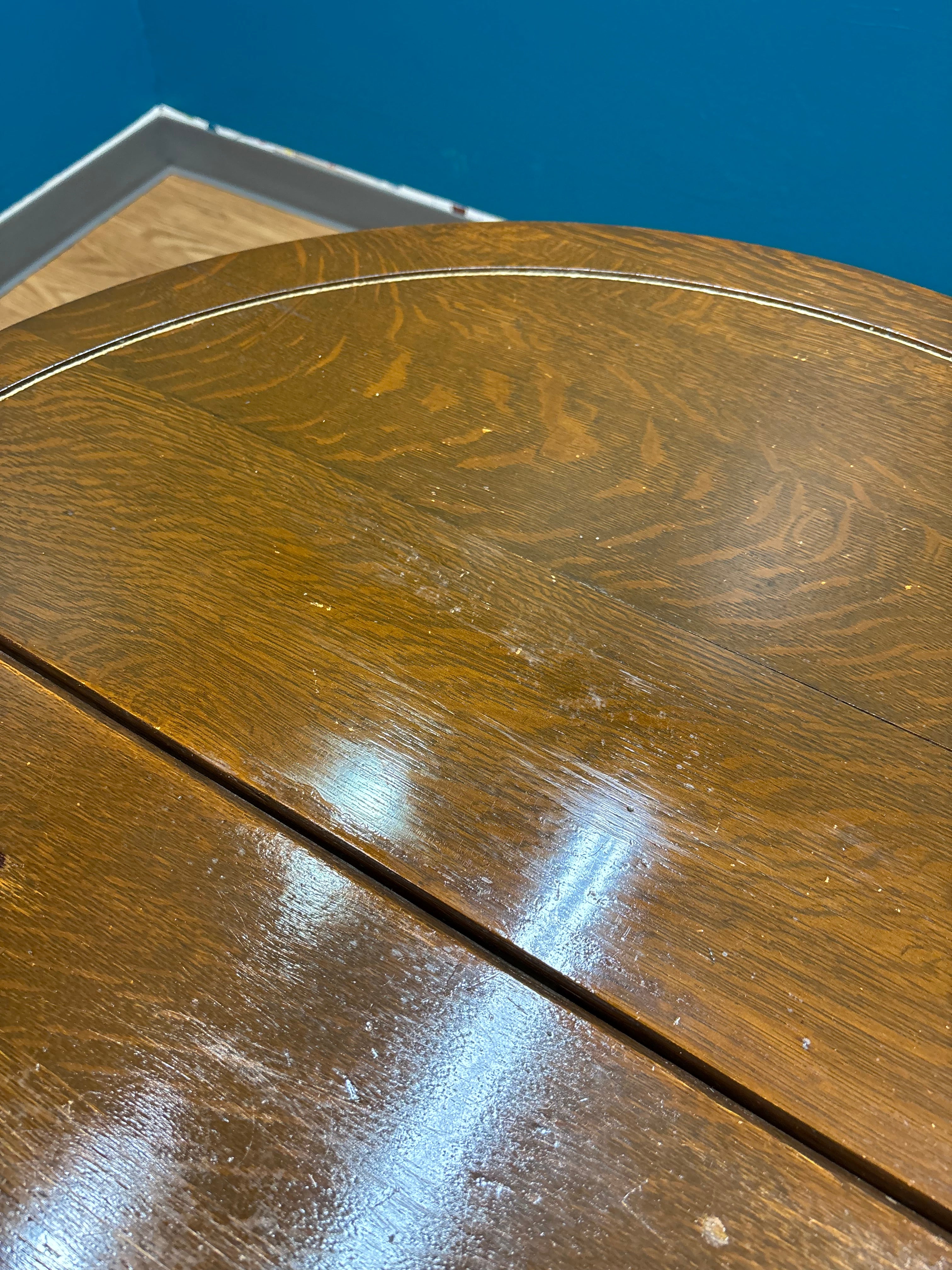 Drop Leaf Round Table