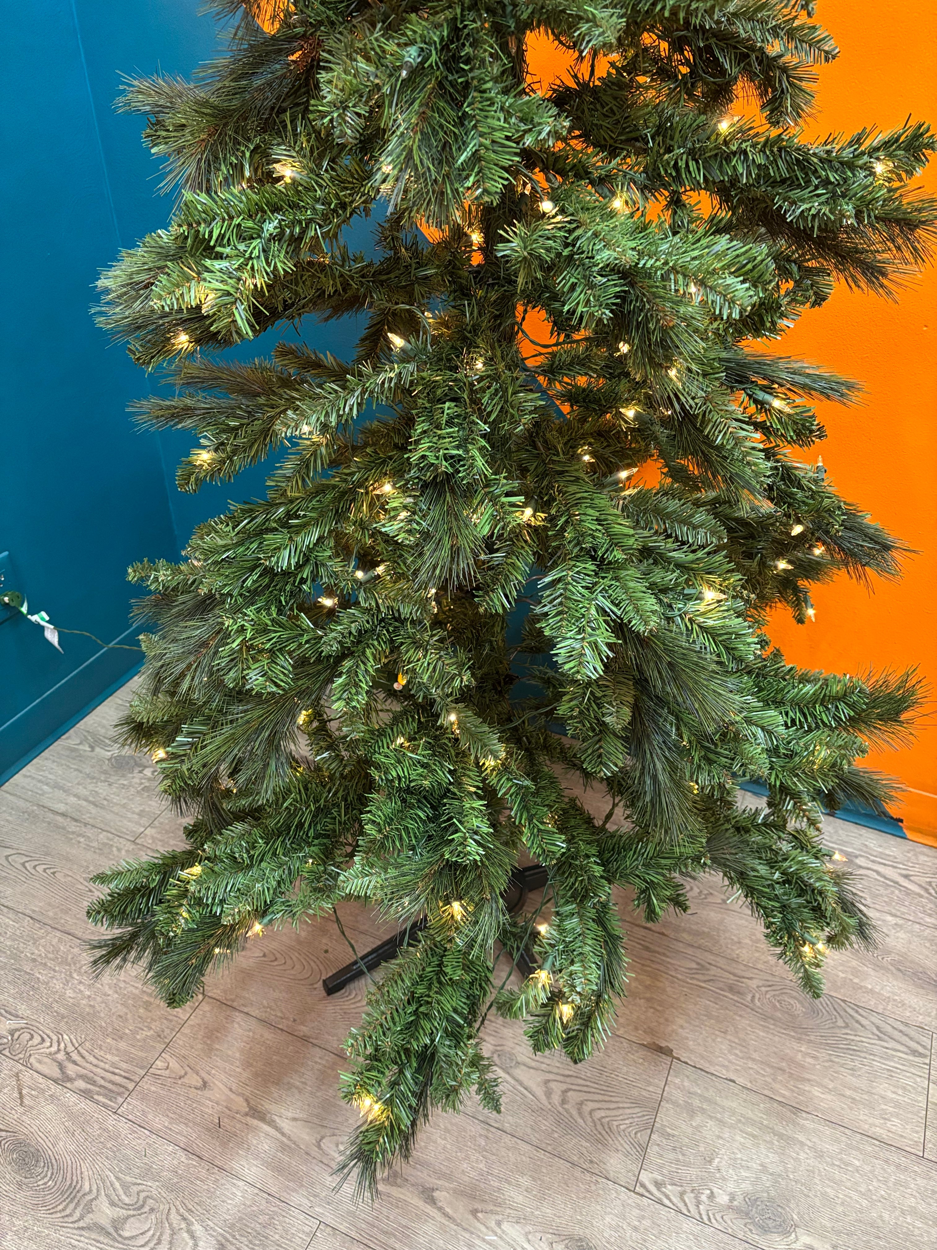 7ft  Pre-Lit Christmas Tree