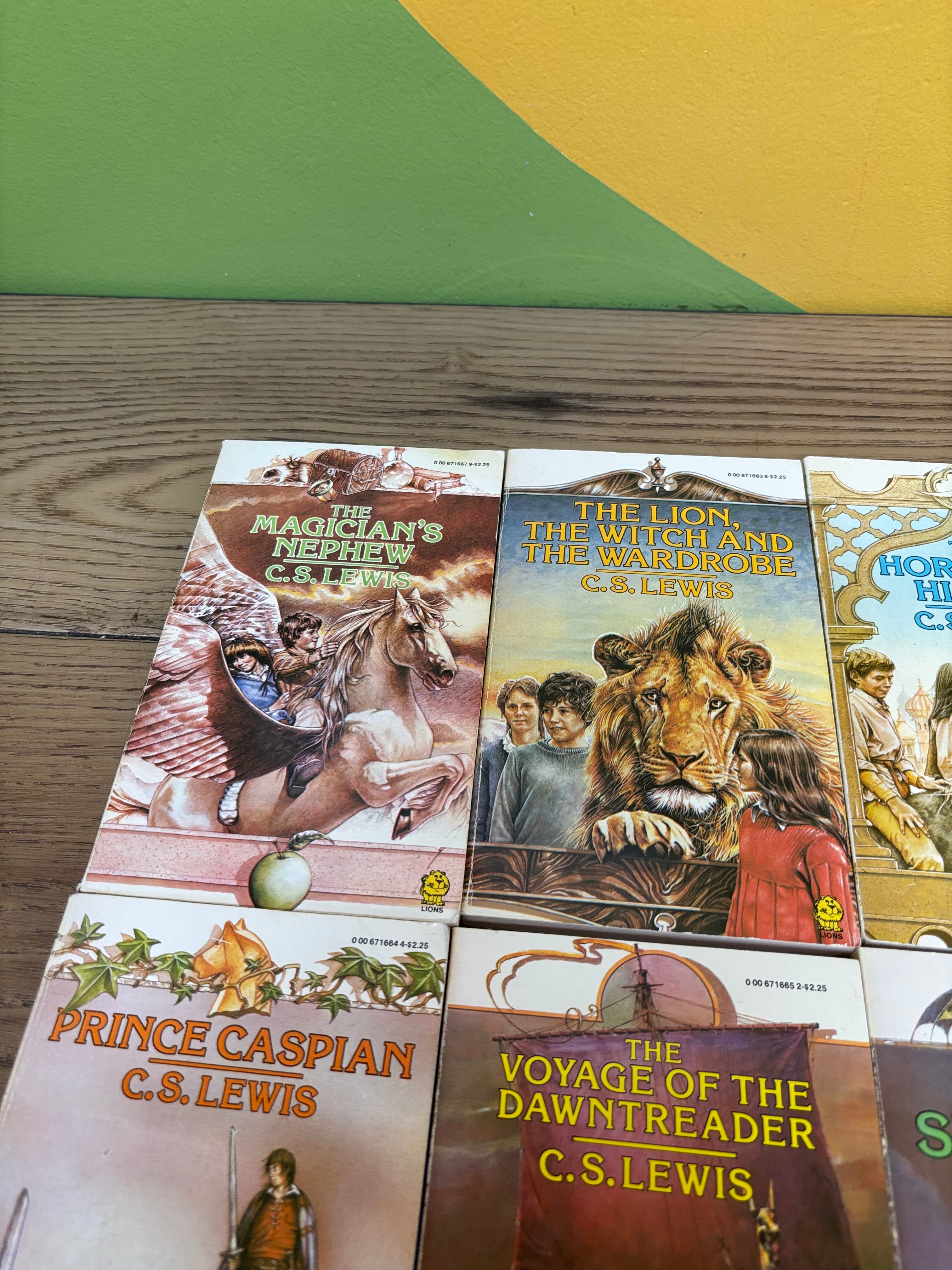 Paperback Chronicles of Narnia 7 Volume Set (1980)