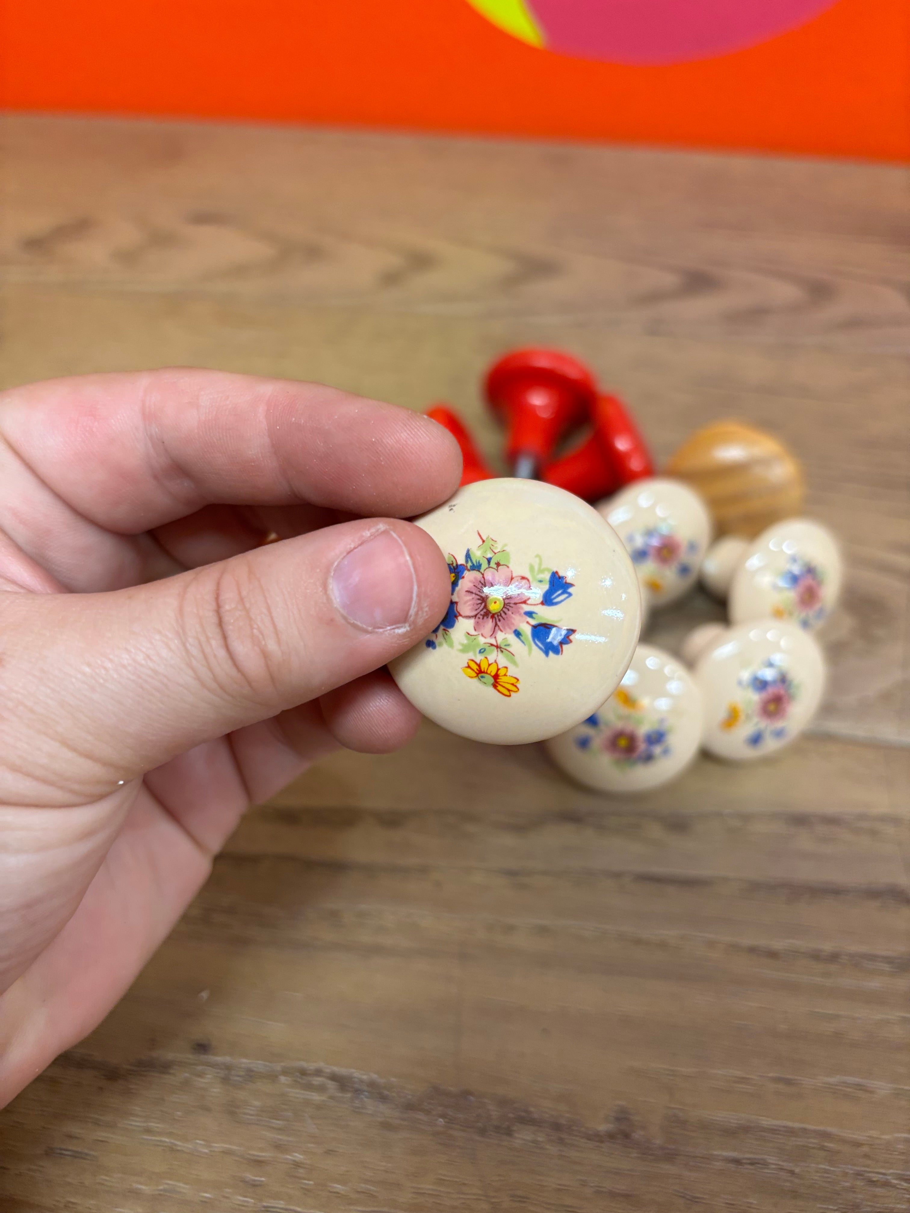 (13) Assorted Knobs