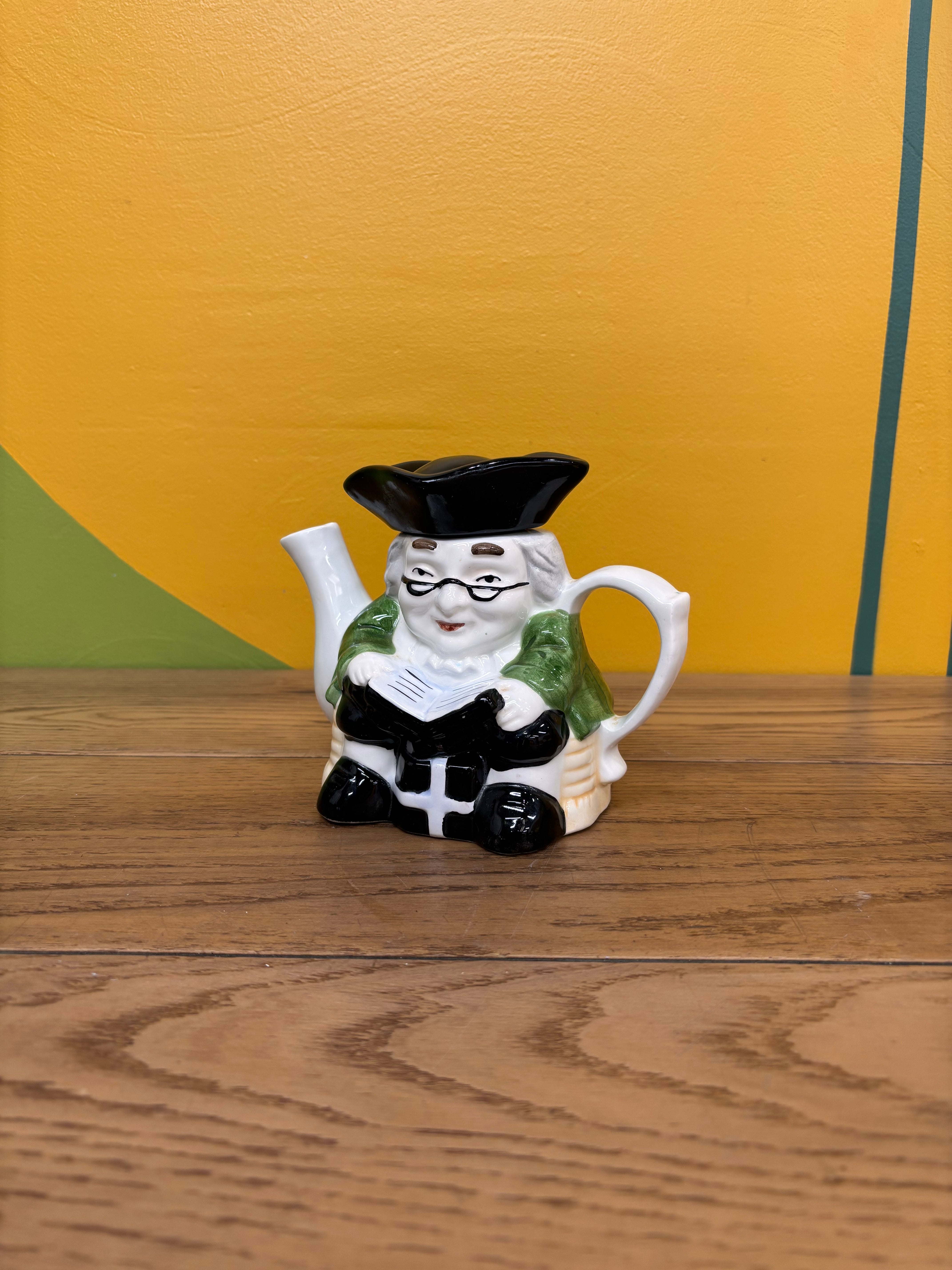 Toby Scholar Teapot