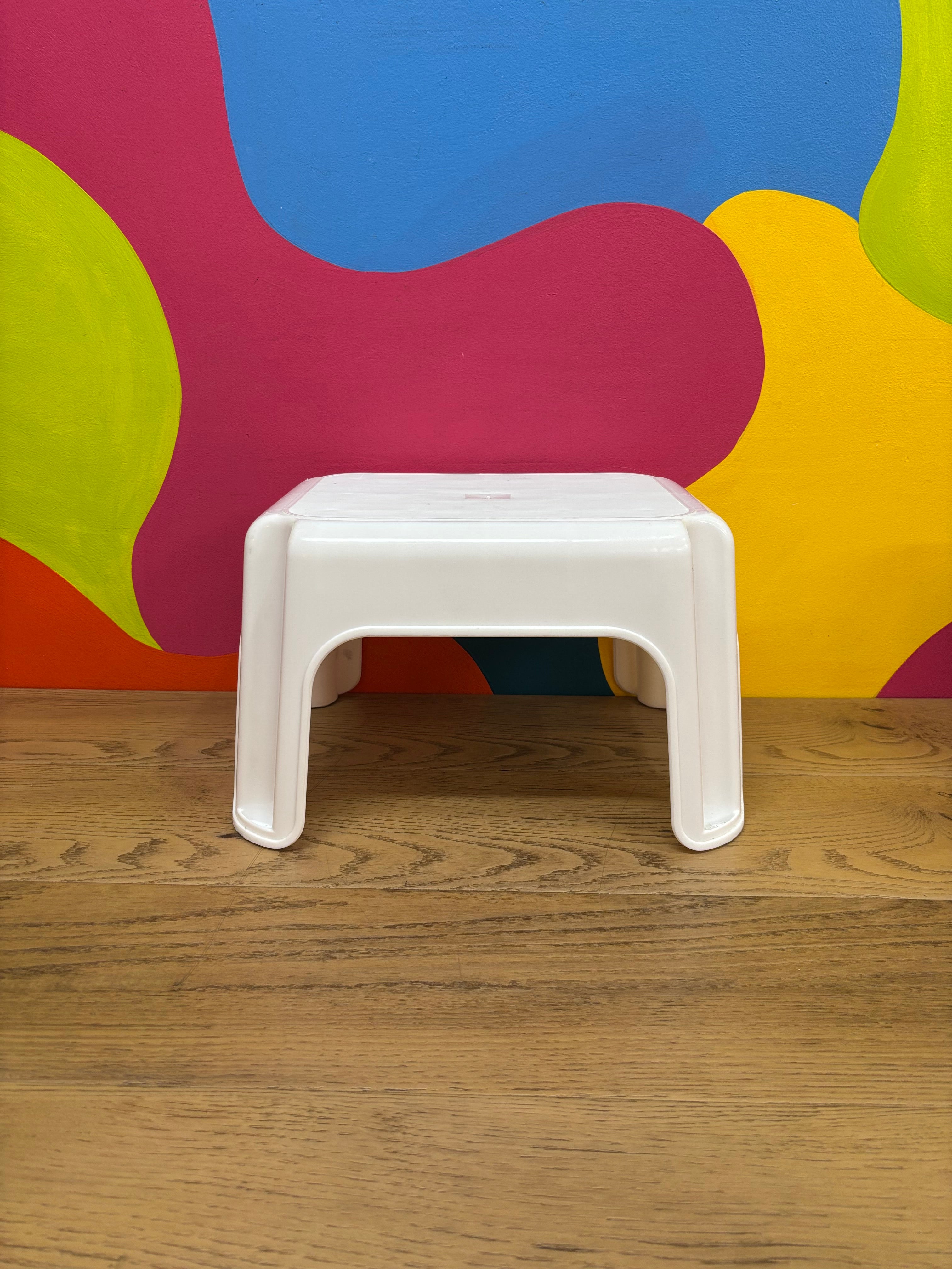 Rubbermaid Plastic Stepping Stool