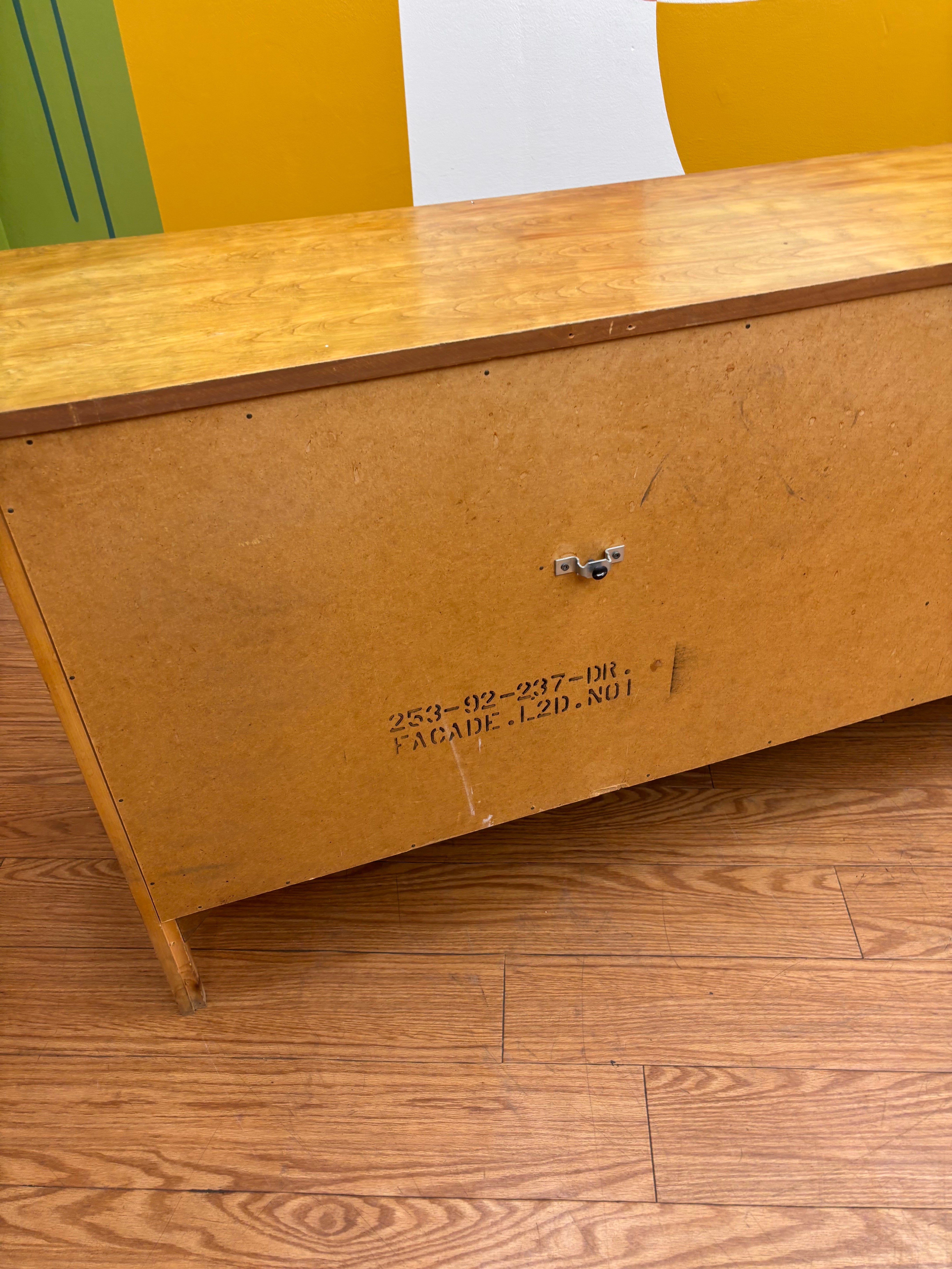 Bassett Furniture 9-Drawer Wood Dresser