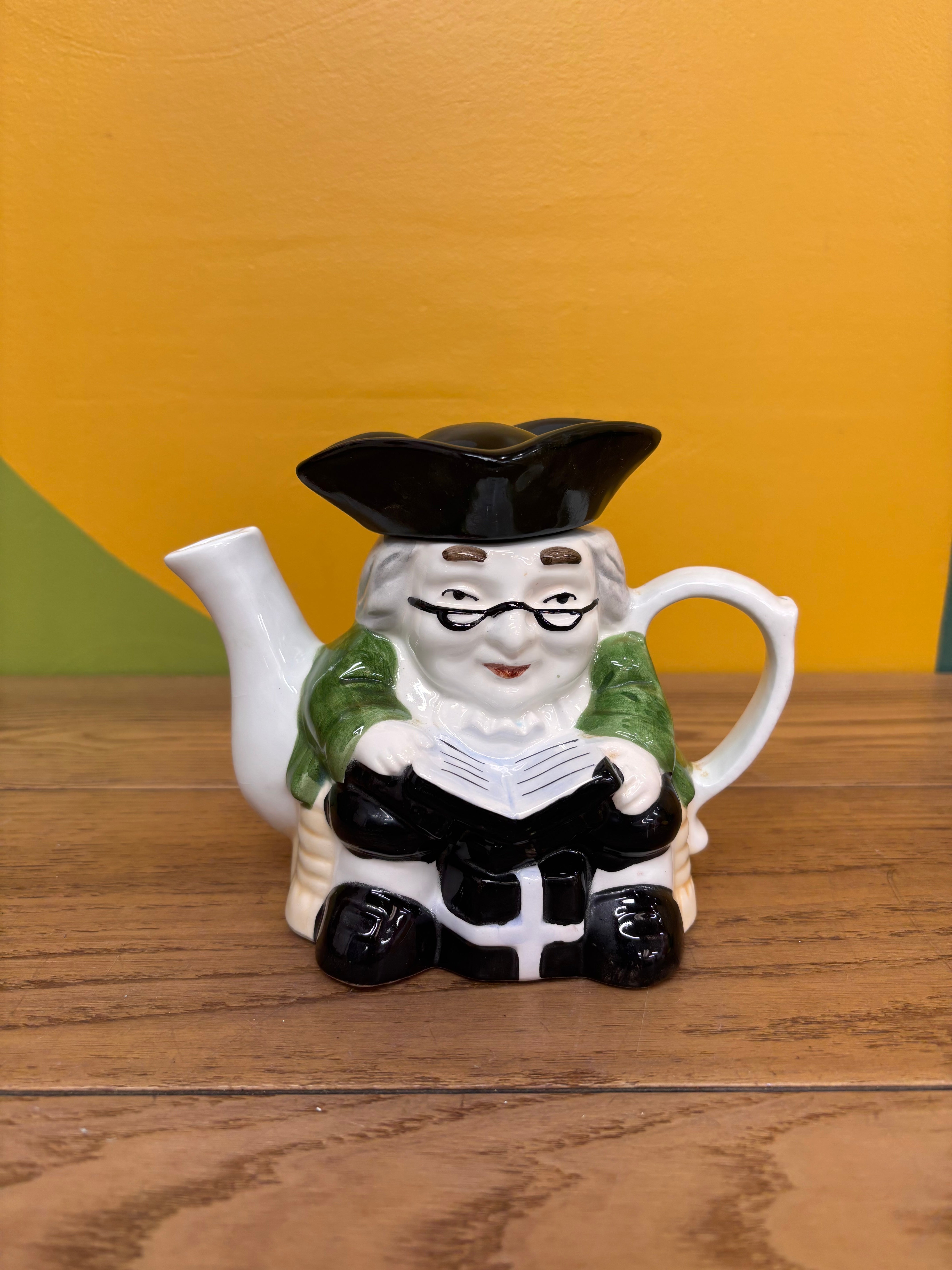 Toby Scholar Teapot