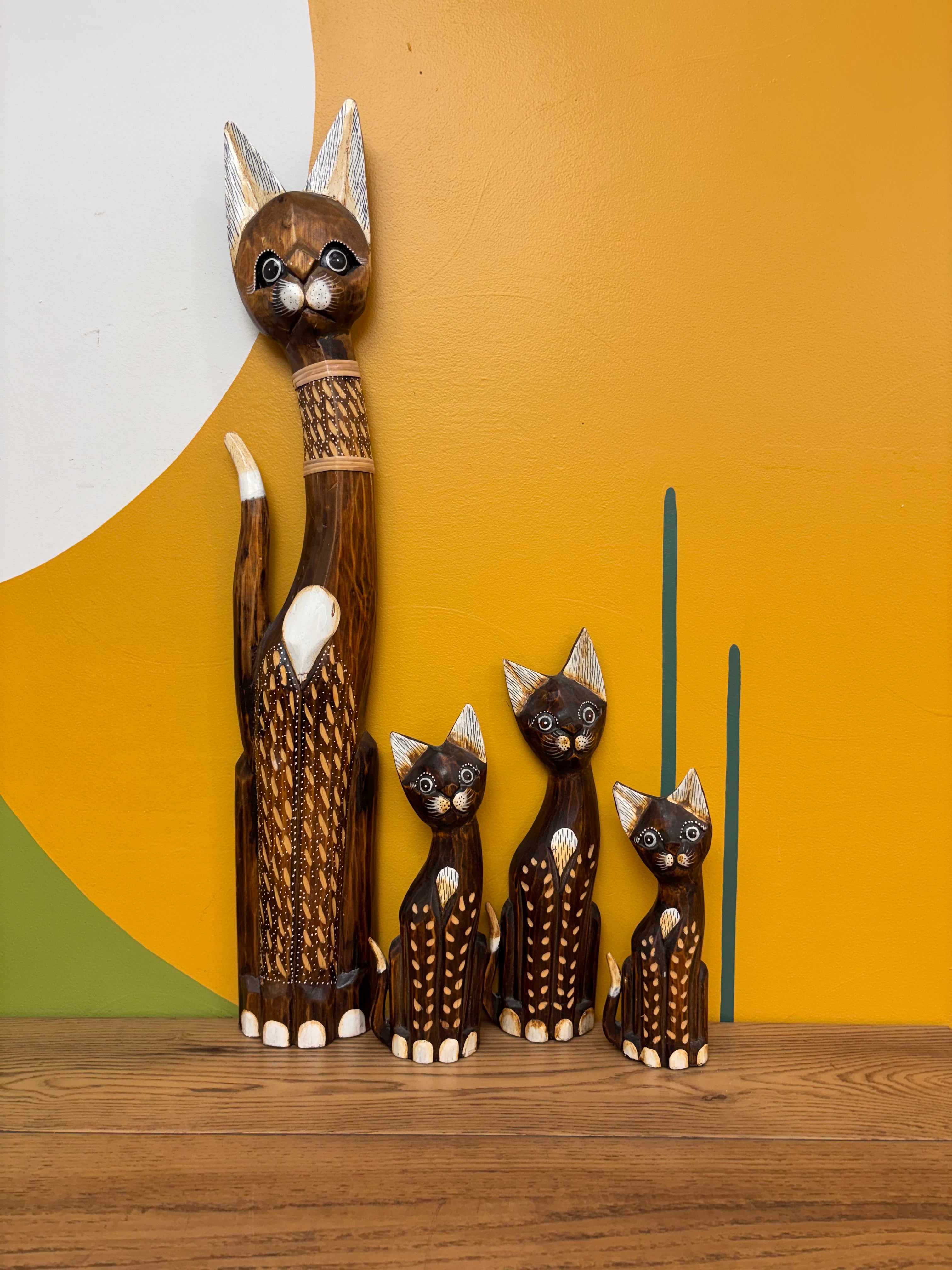 Wood Cat Figurine Family