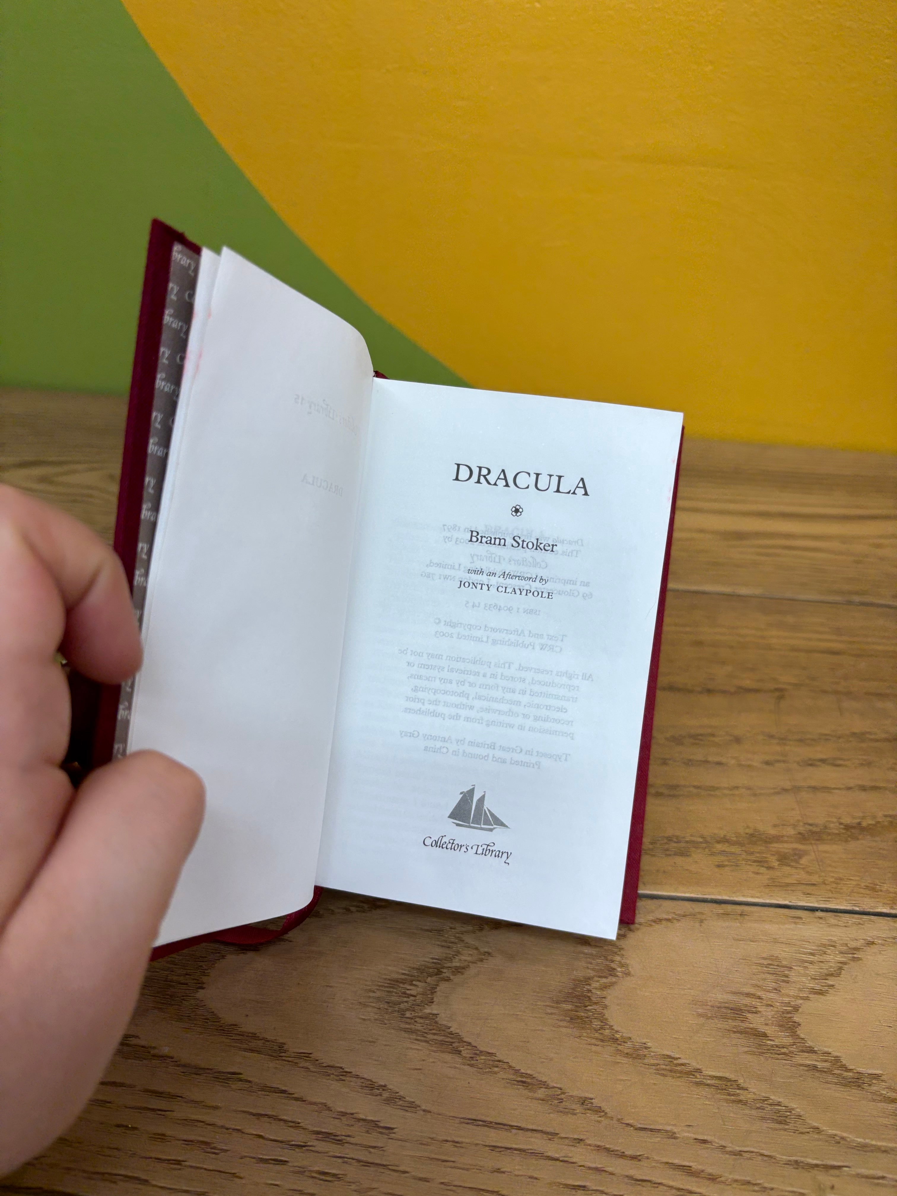 Dracula by Bram Stoker from the Collectors Library Series