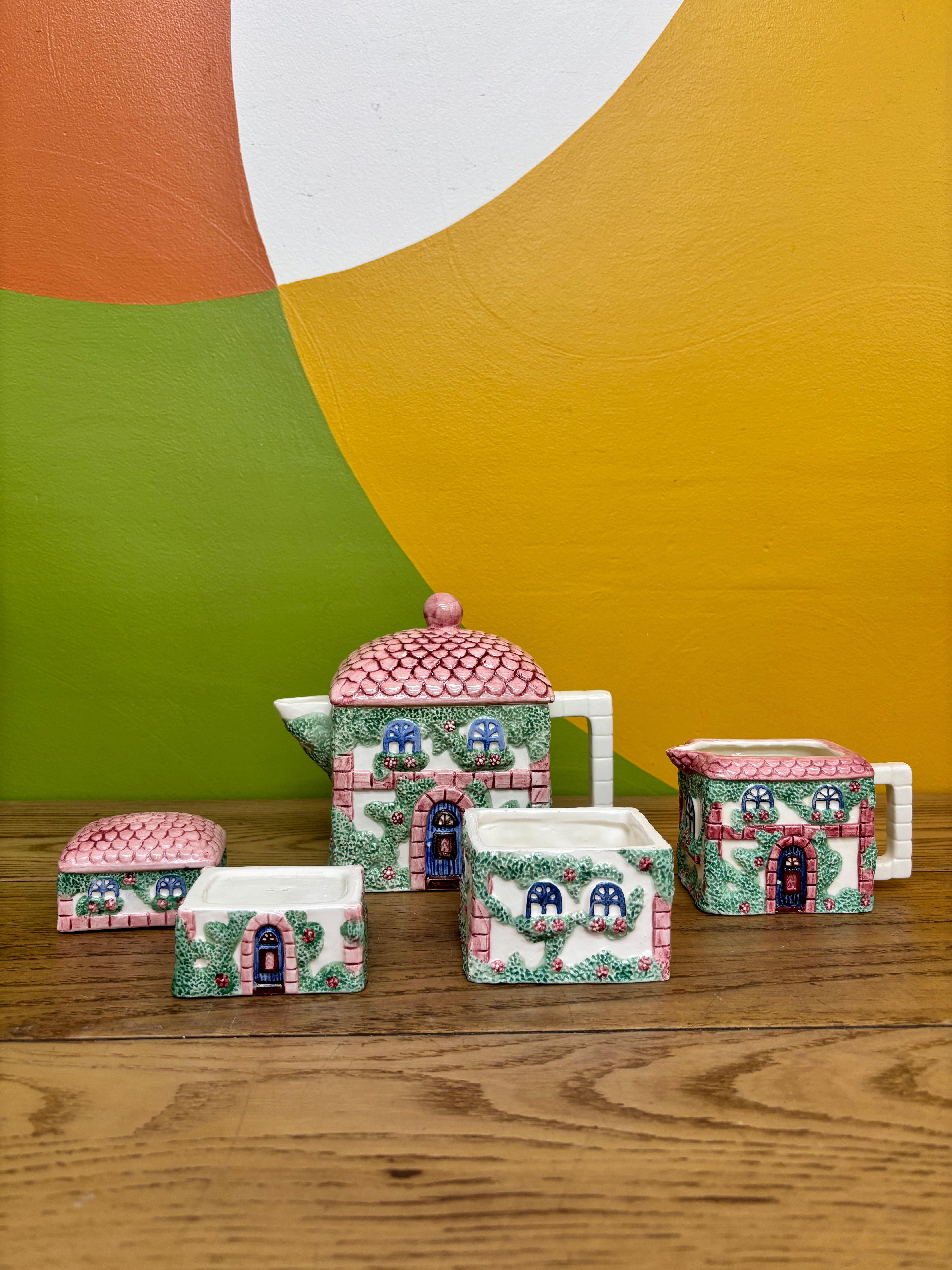 Avon Country Cottage Kitchen Set