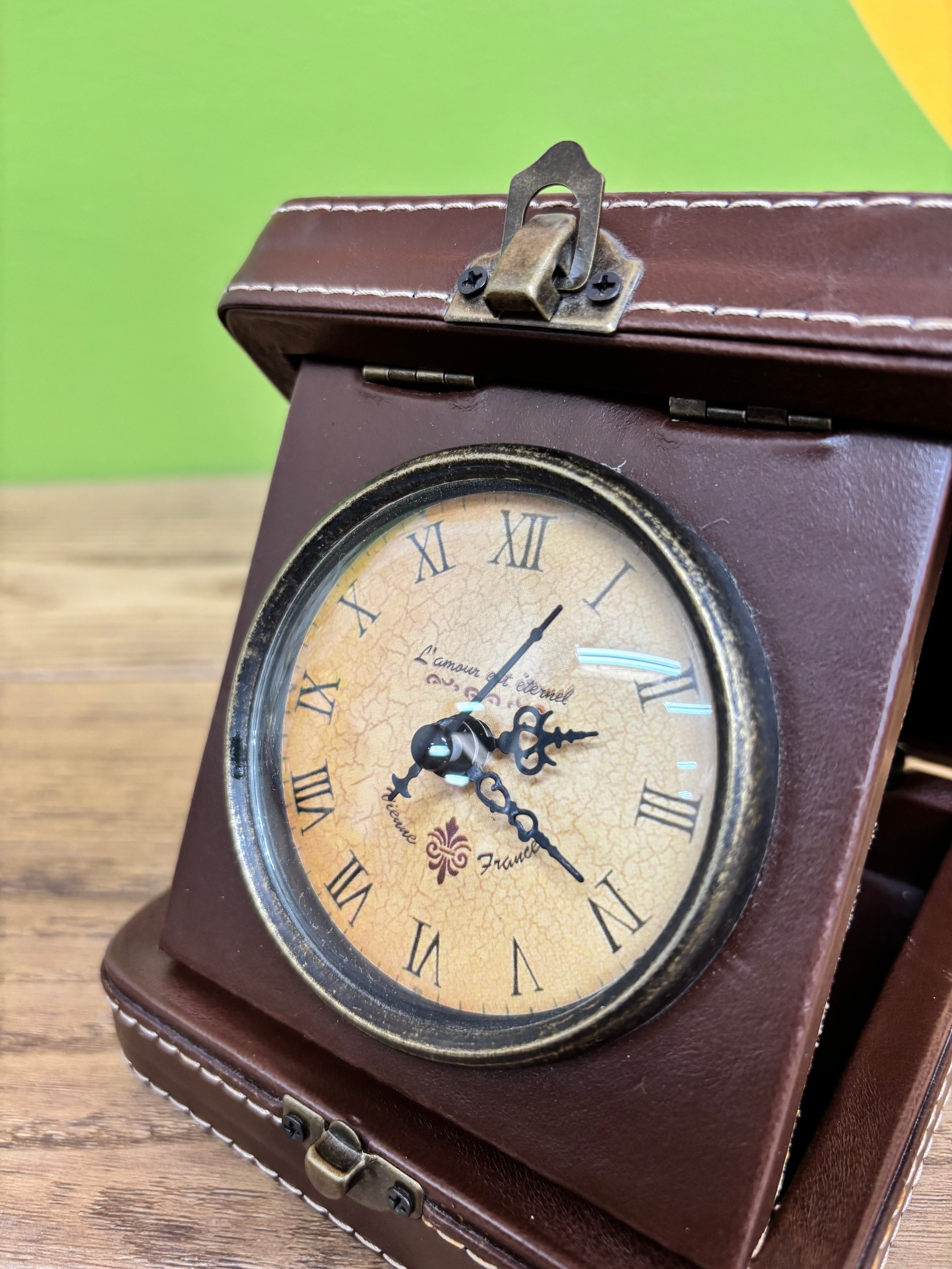 L'amour Travel Clock