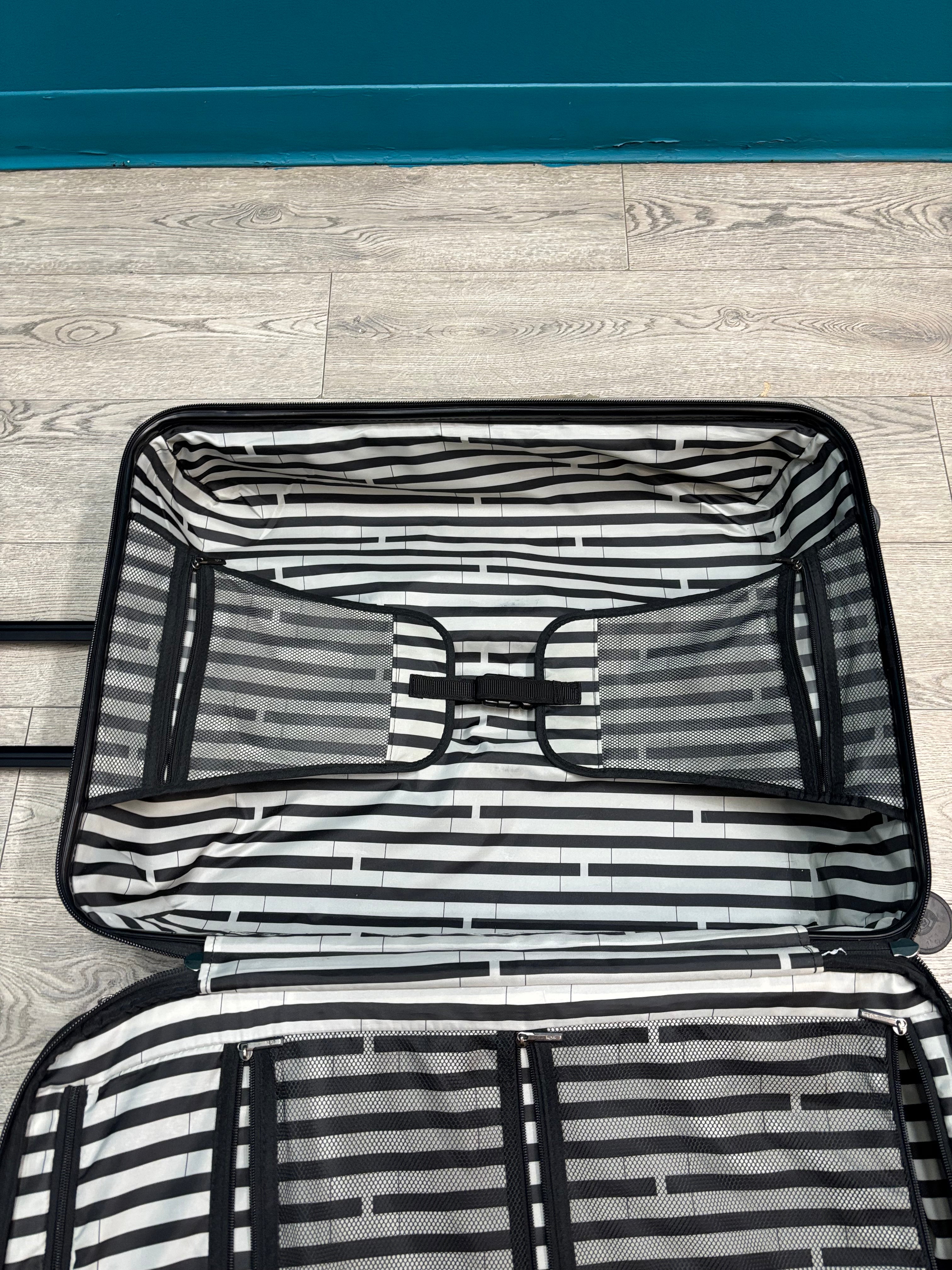 HEYS Leopard Fashion Spinner Luggage