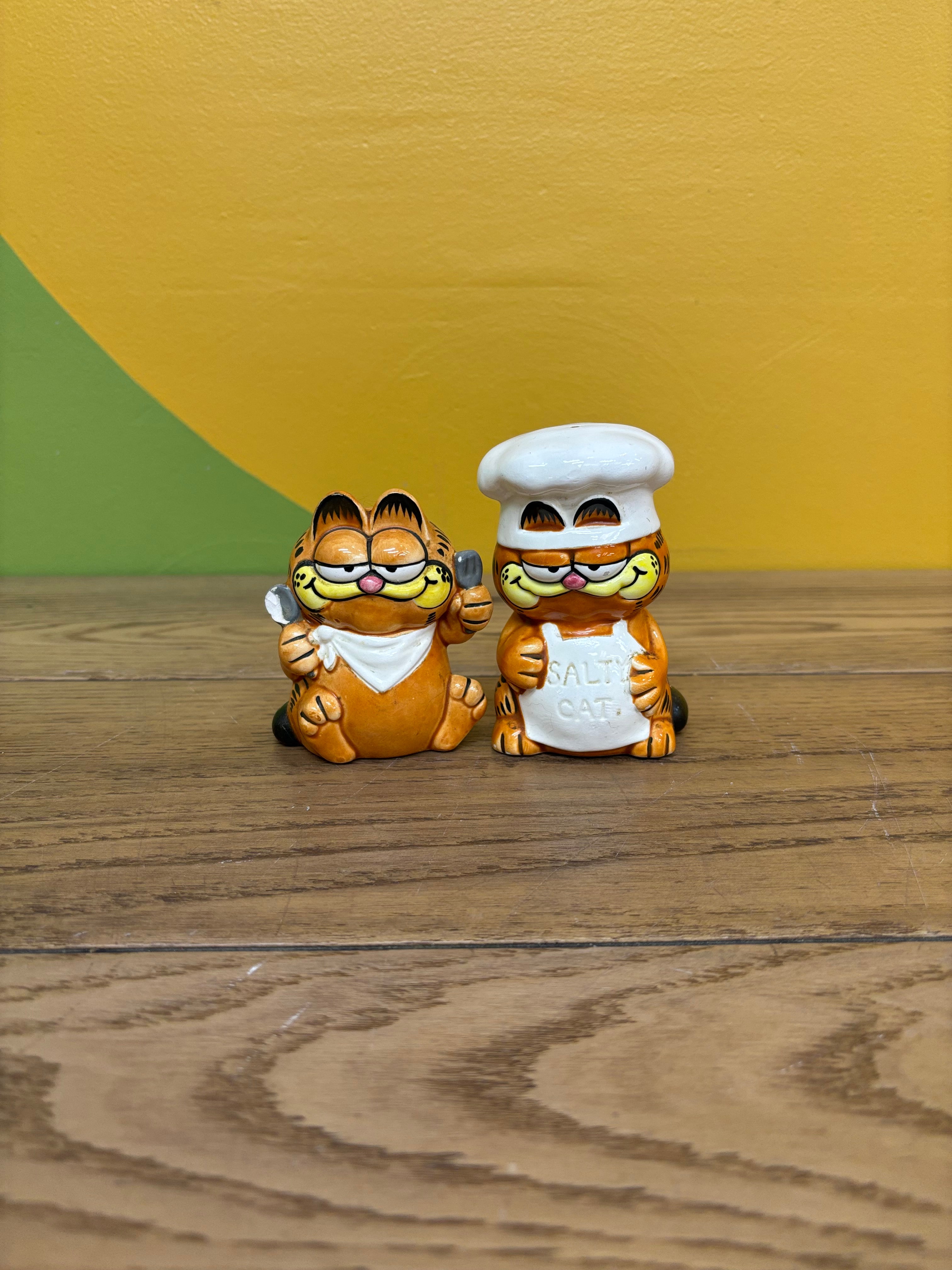 Garfield Loose in the Kitchen Salt & Pepper Shakers