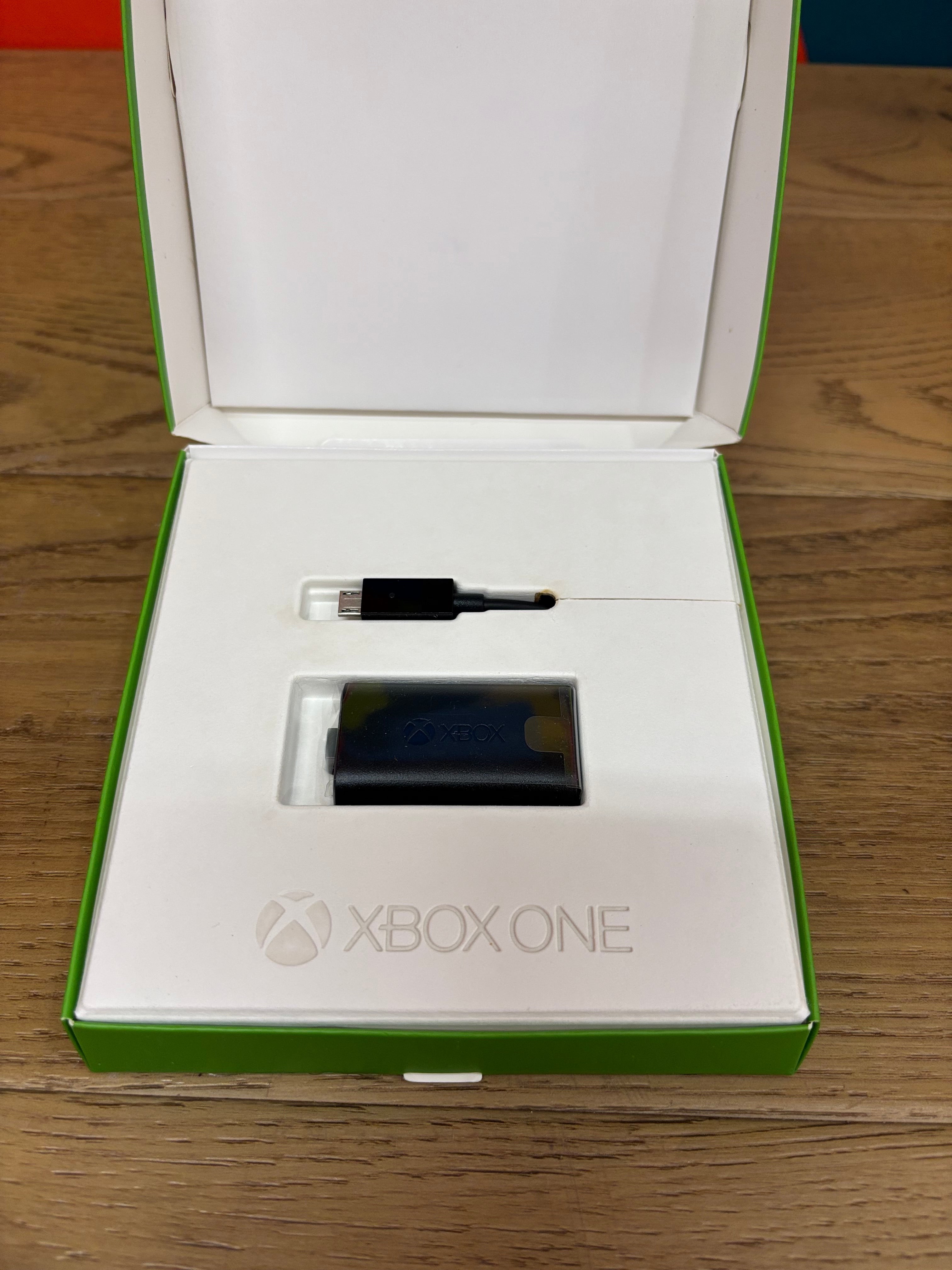 Xbox One Play & Charge Kit (NEW)