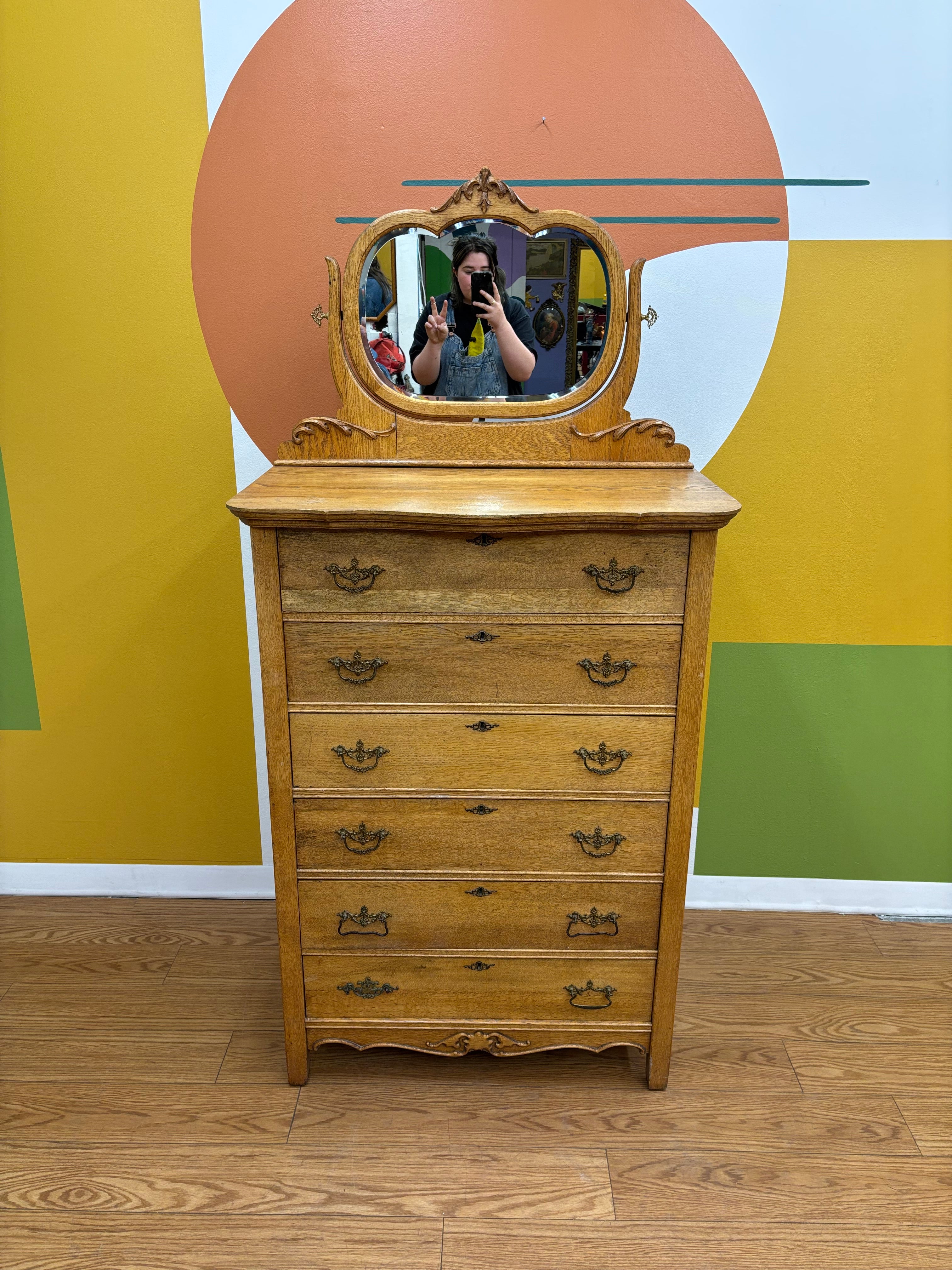 Chest of Drawers with Vanity Mirror