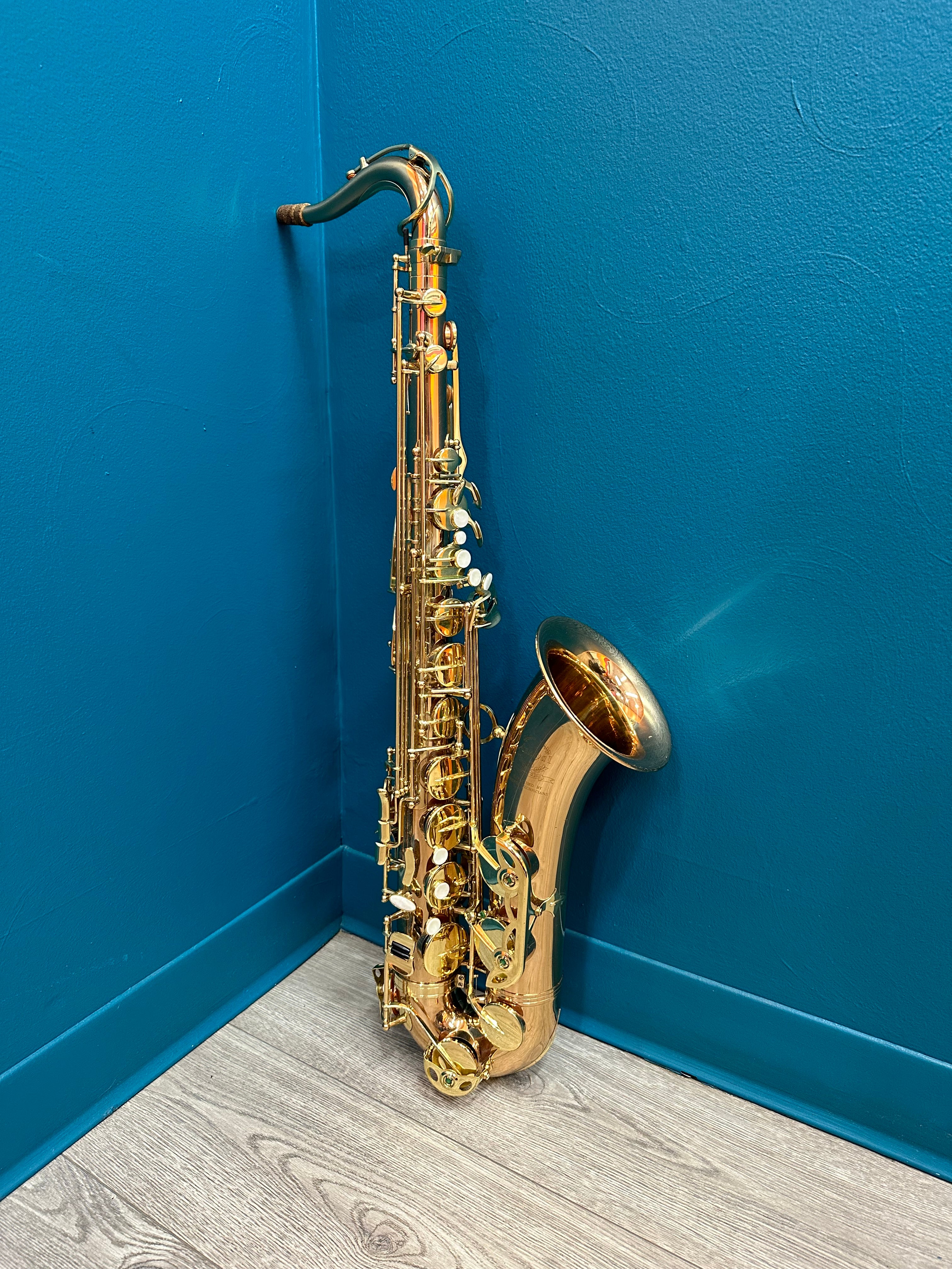 Ashiya Saxophone in Case