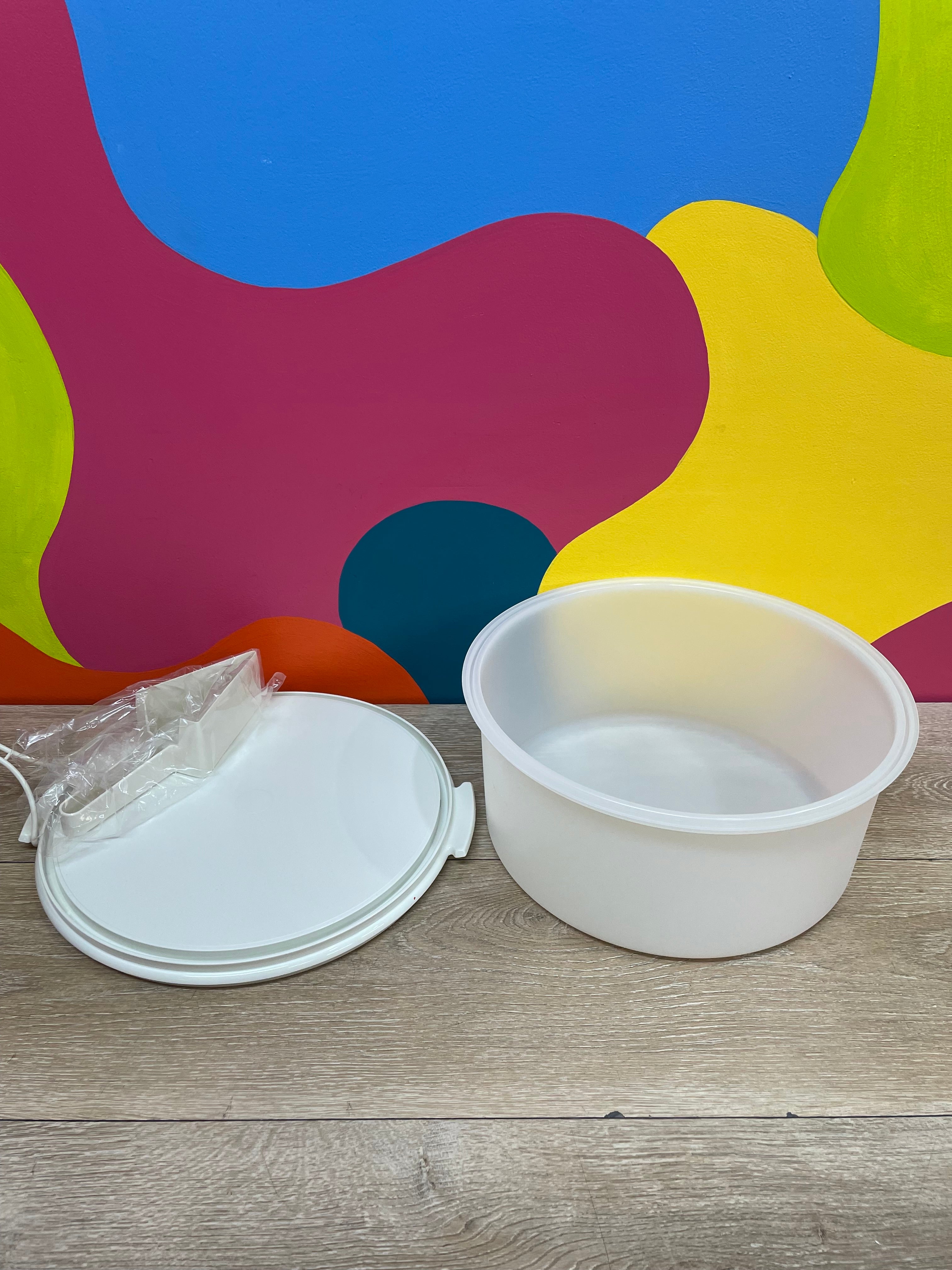 Tupperware Round Cake Carrying Container