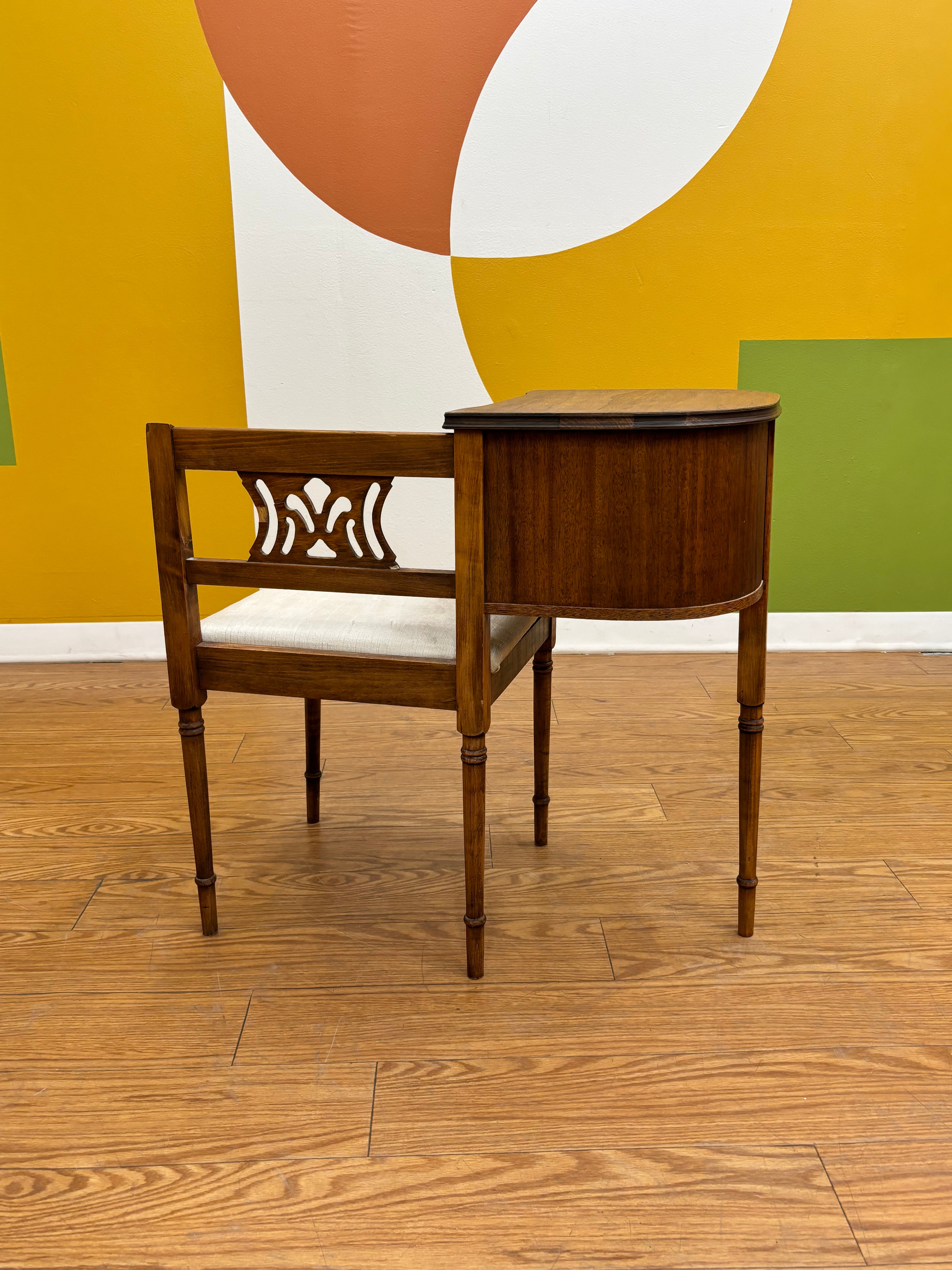 Wood Gossip Bench