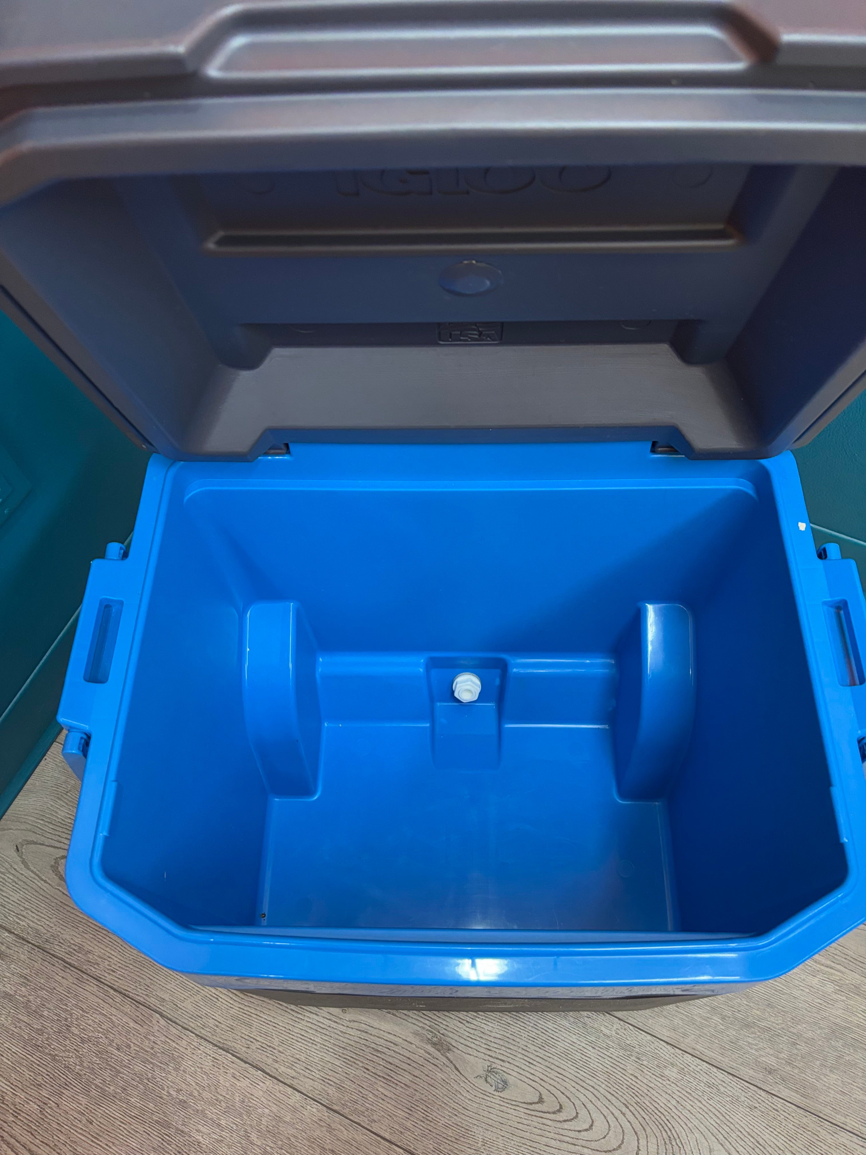 Igloo Rolling Ice Chest