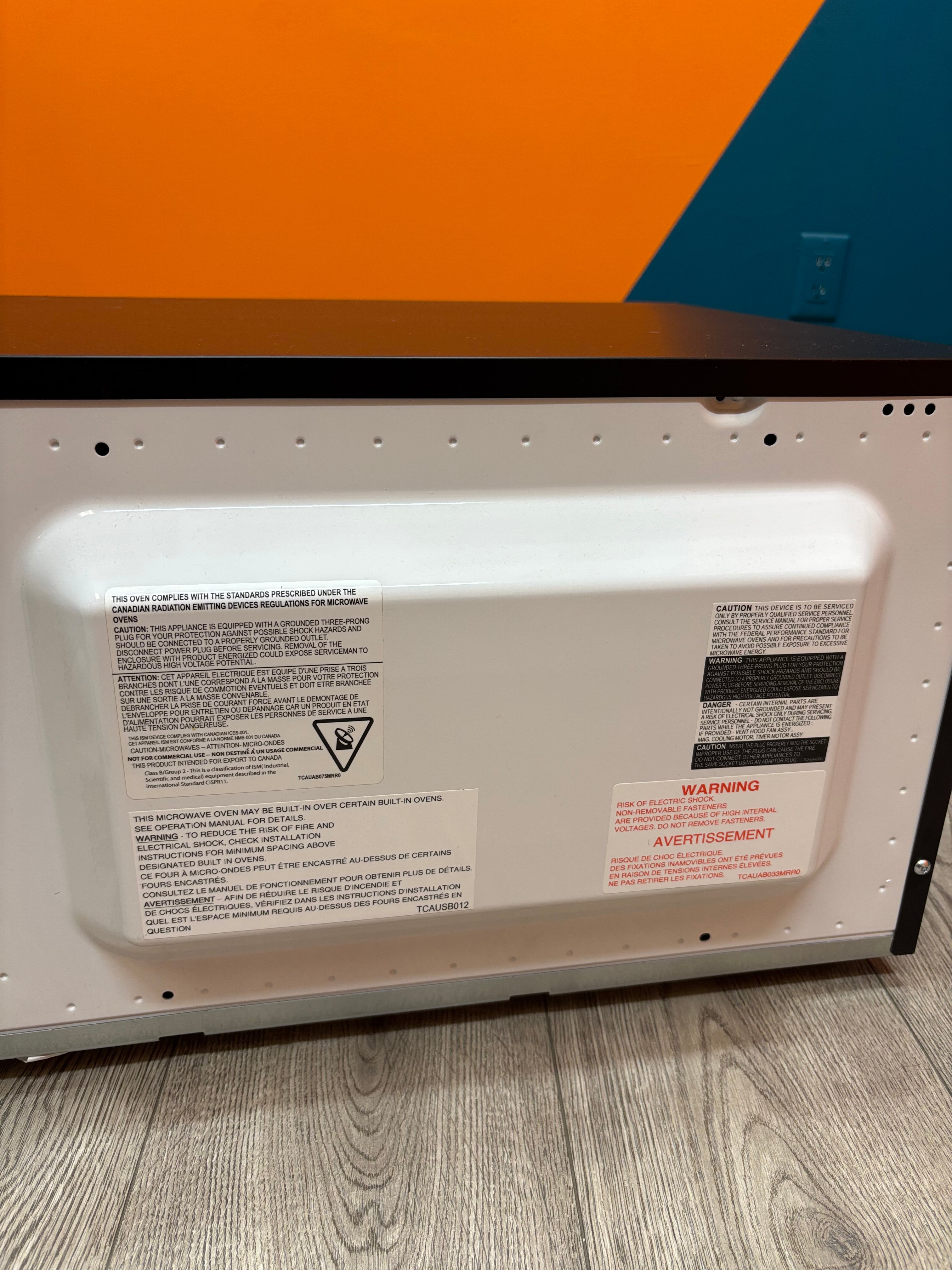 Wolf 24" Microwave with Gourmet Mode