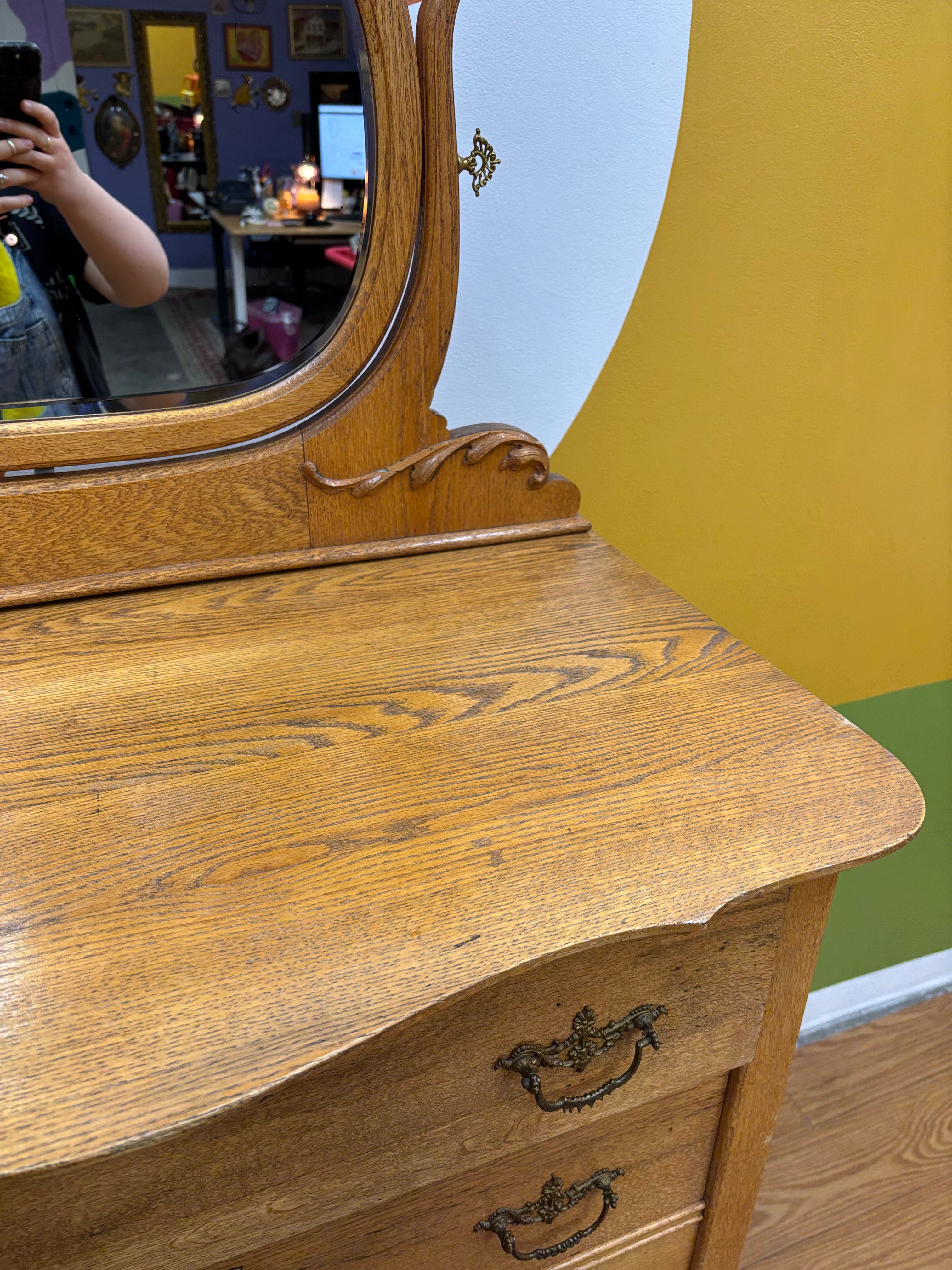 Chest of Drawers with Vanity Mirror