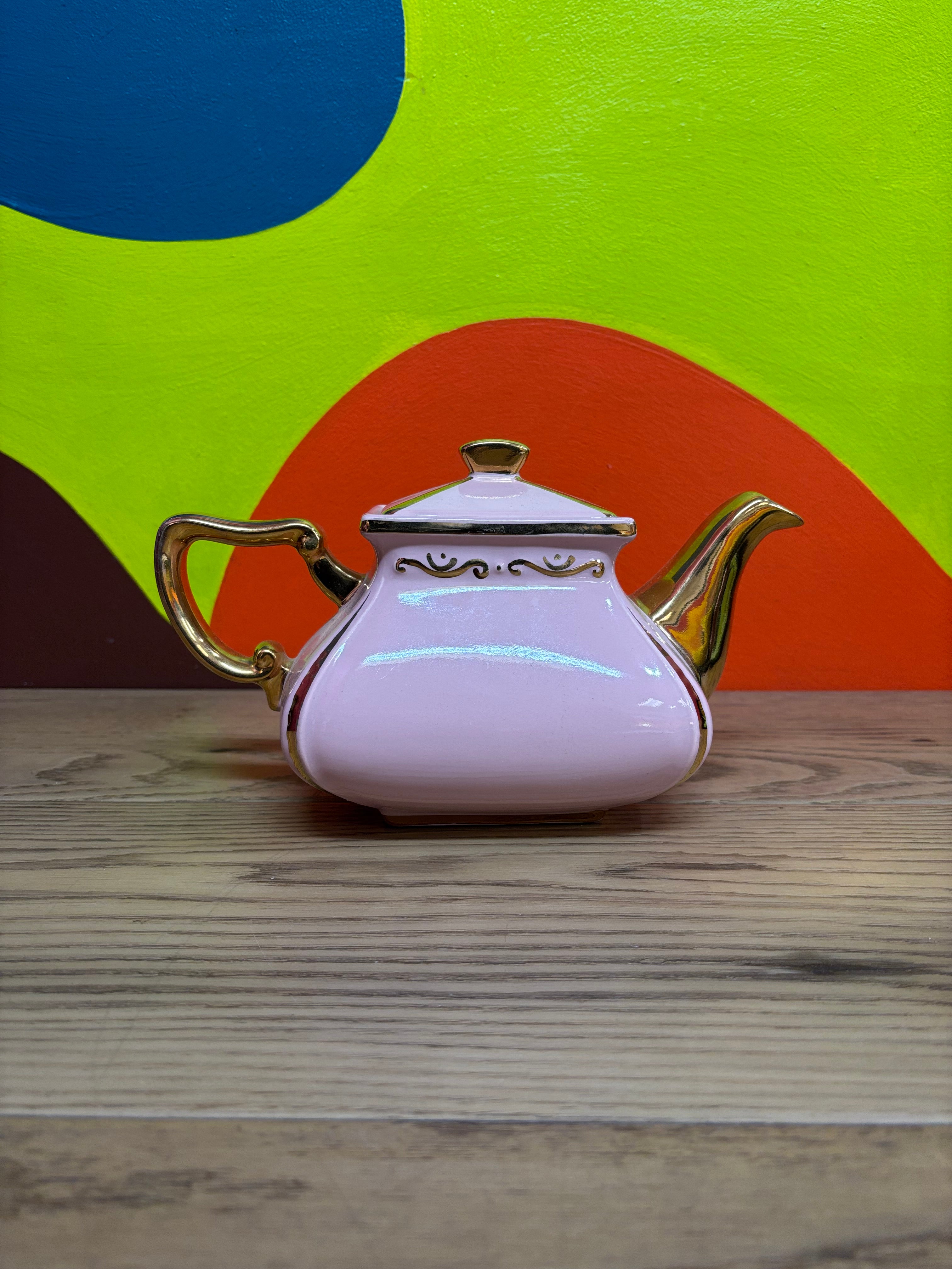 Pink Teapot (Ellgreave Pottery Co.)