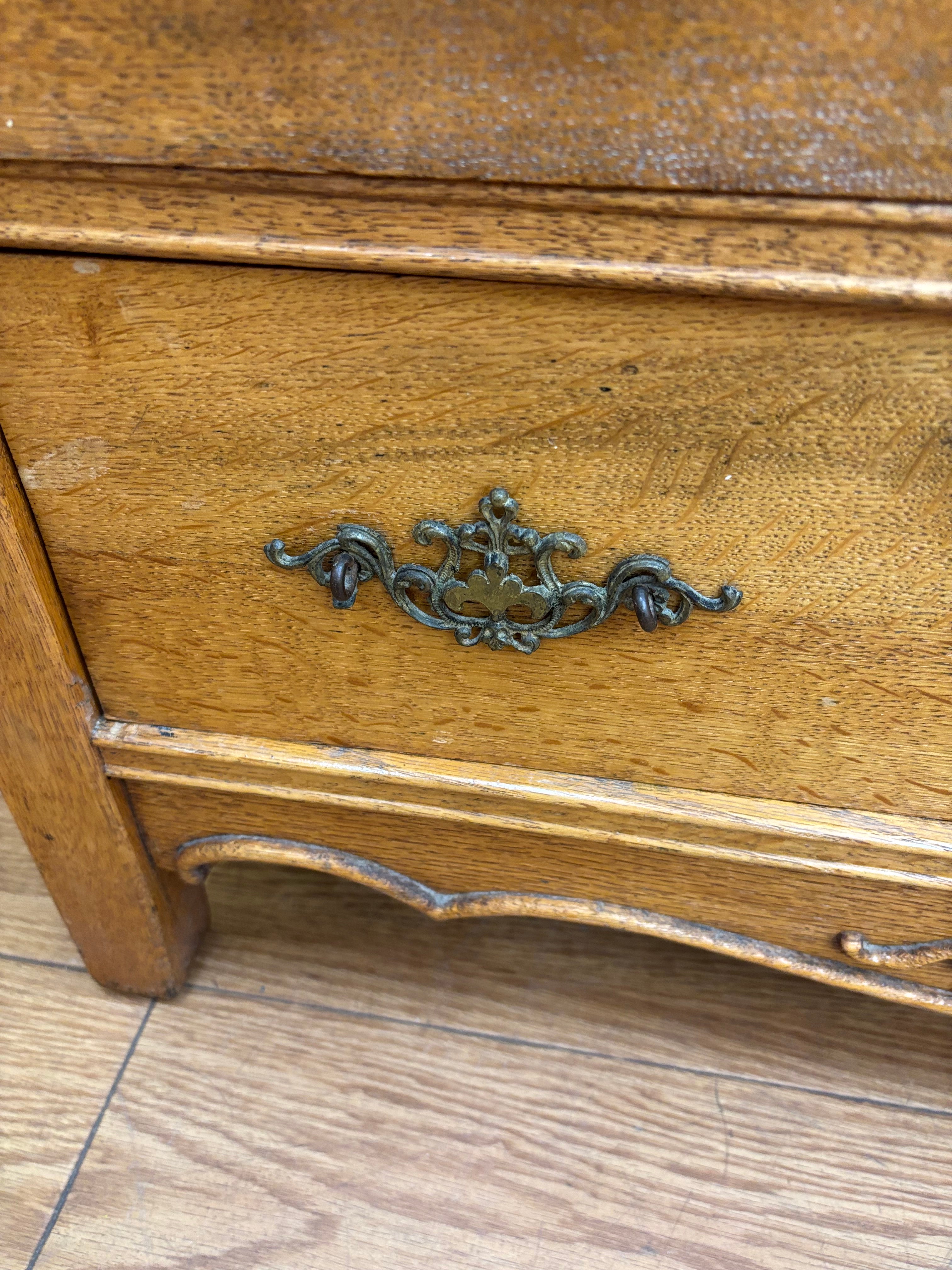 Chest of Drawers with Vanity Mirror