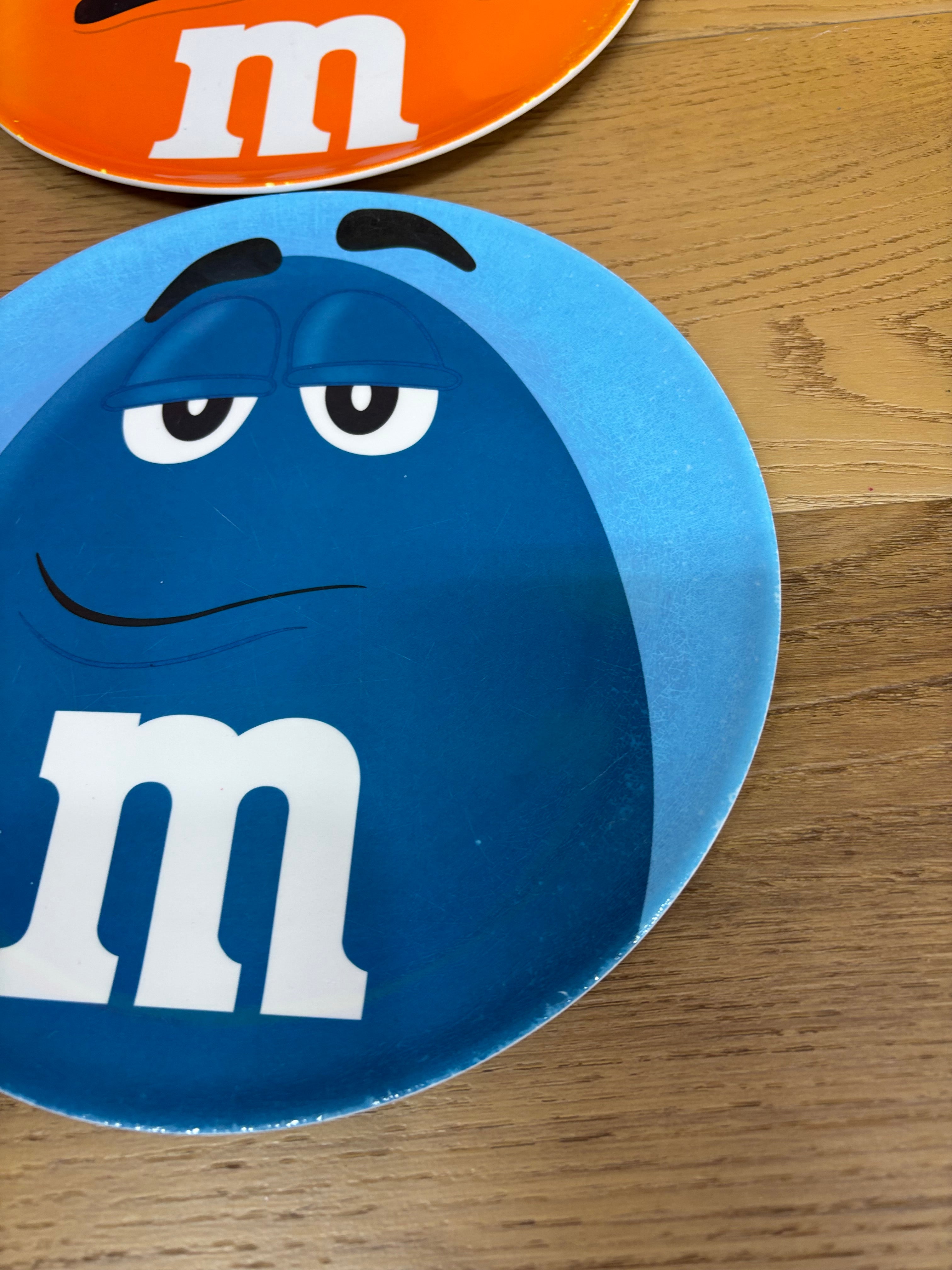 M&M Melamine Plates (4)