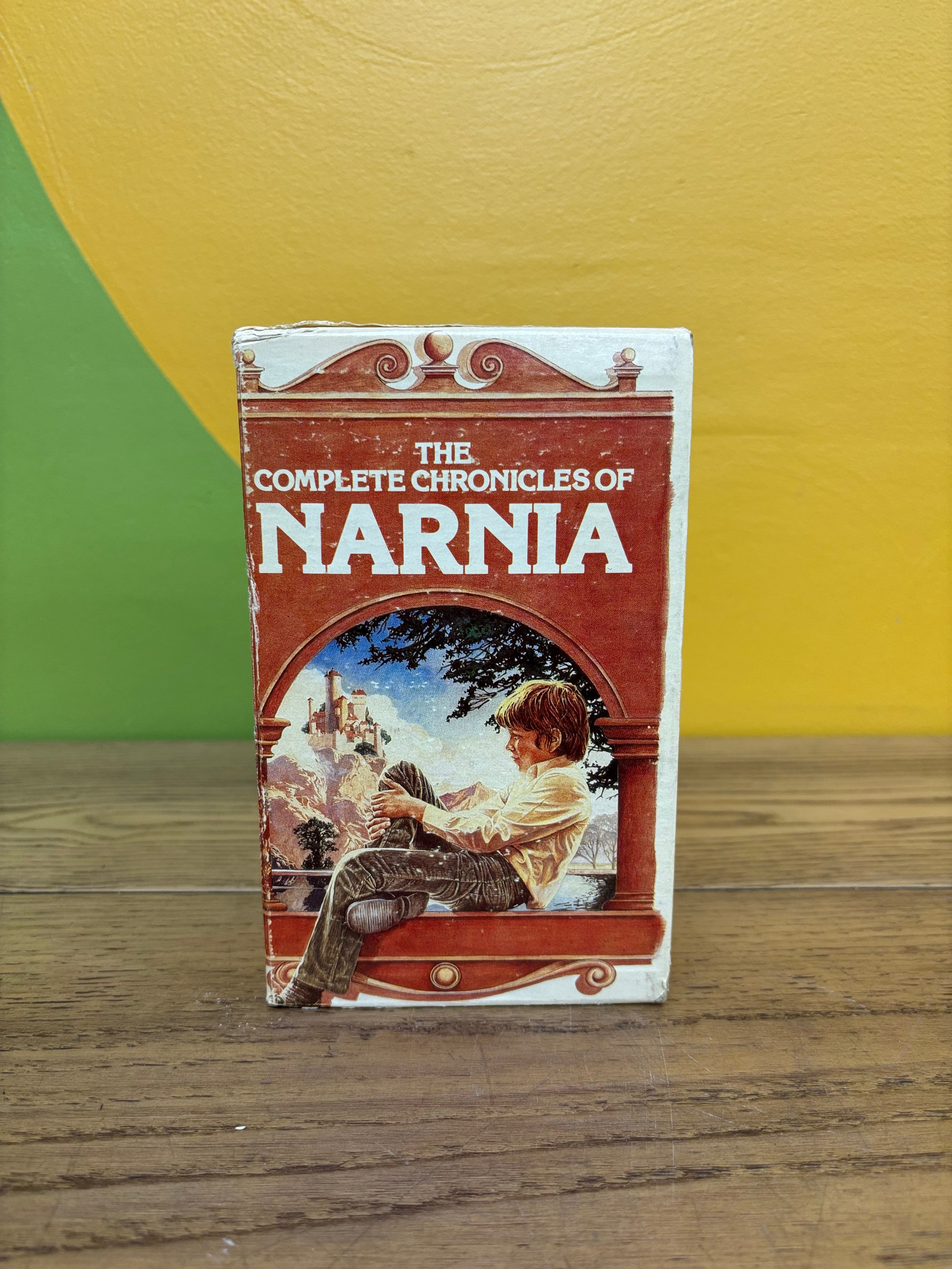Paperback Chronicles of Narnia 7 Volume Set (1980)