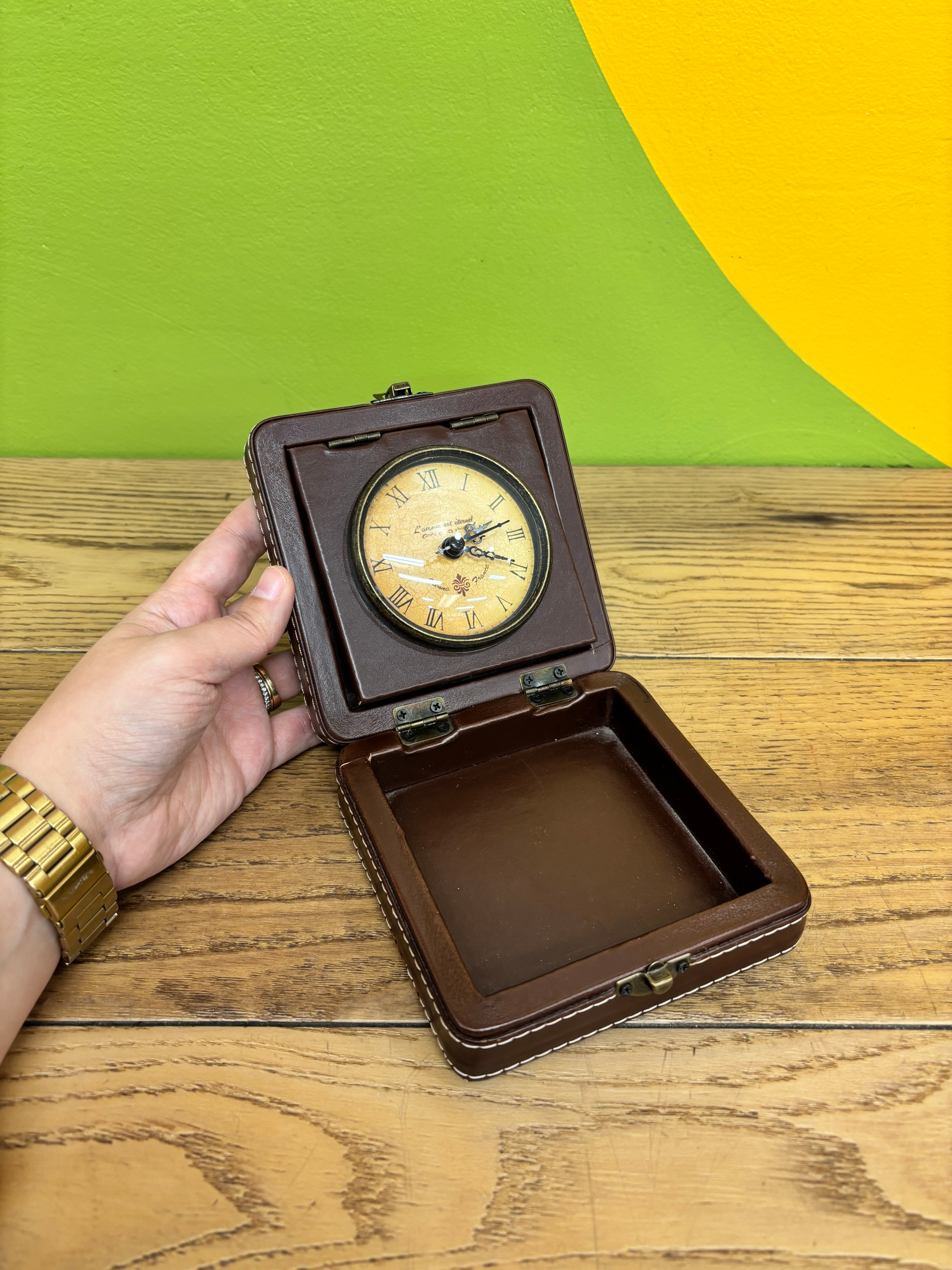 L'amour Travel Clock