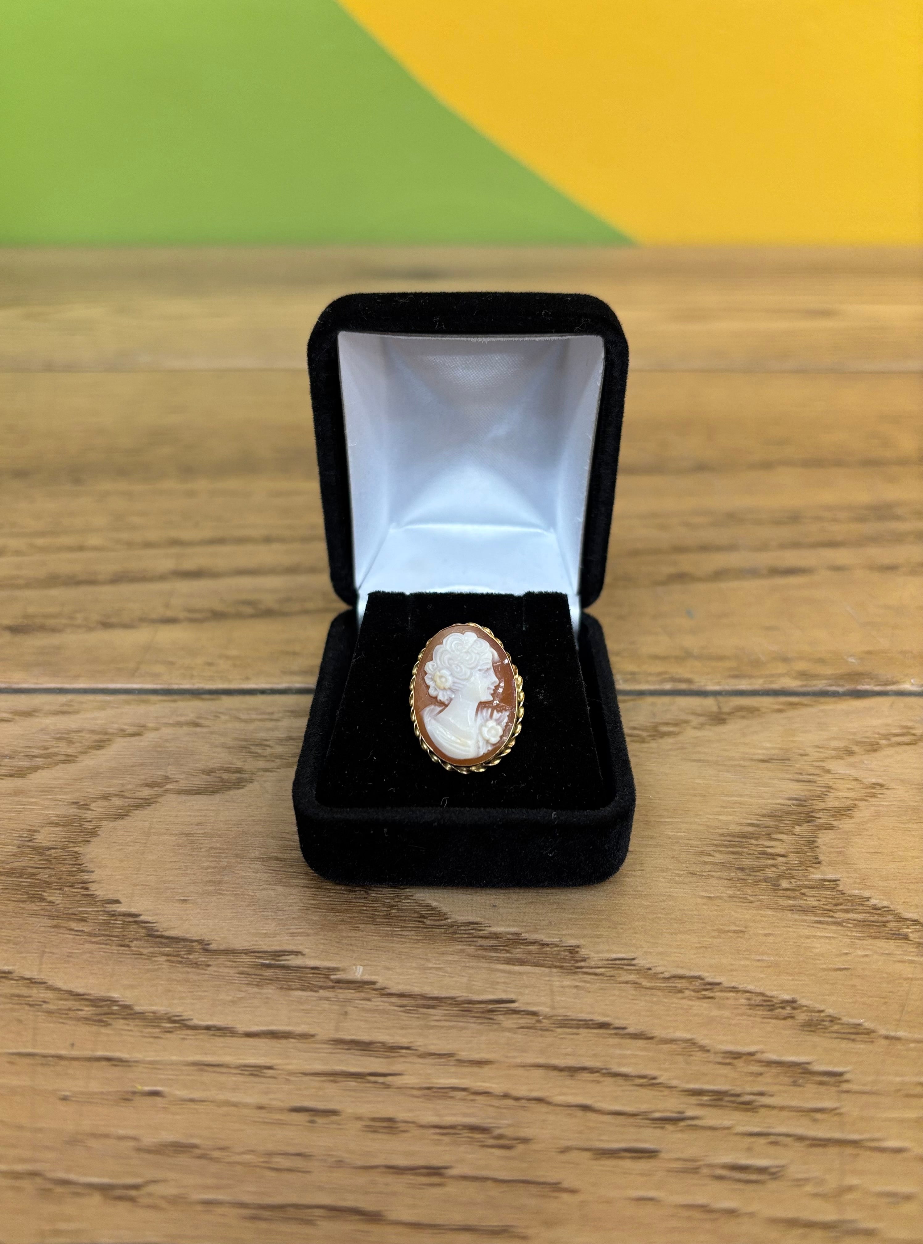 14k Gold Cameo Pendant