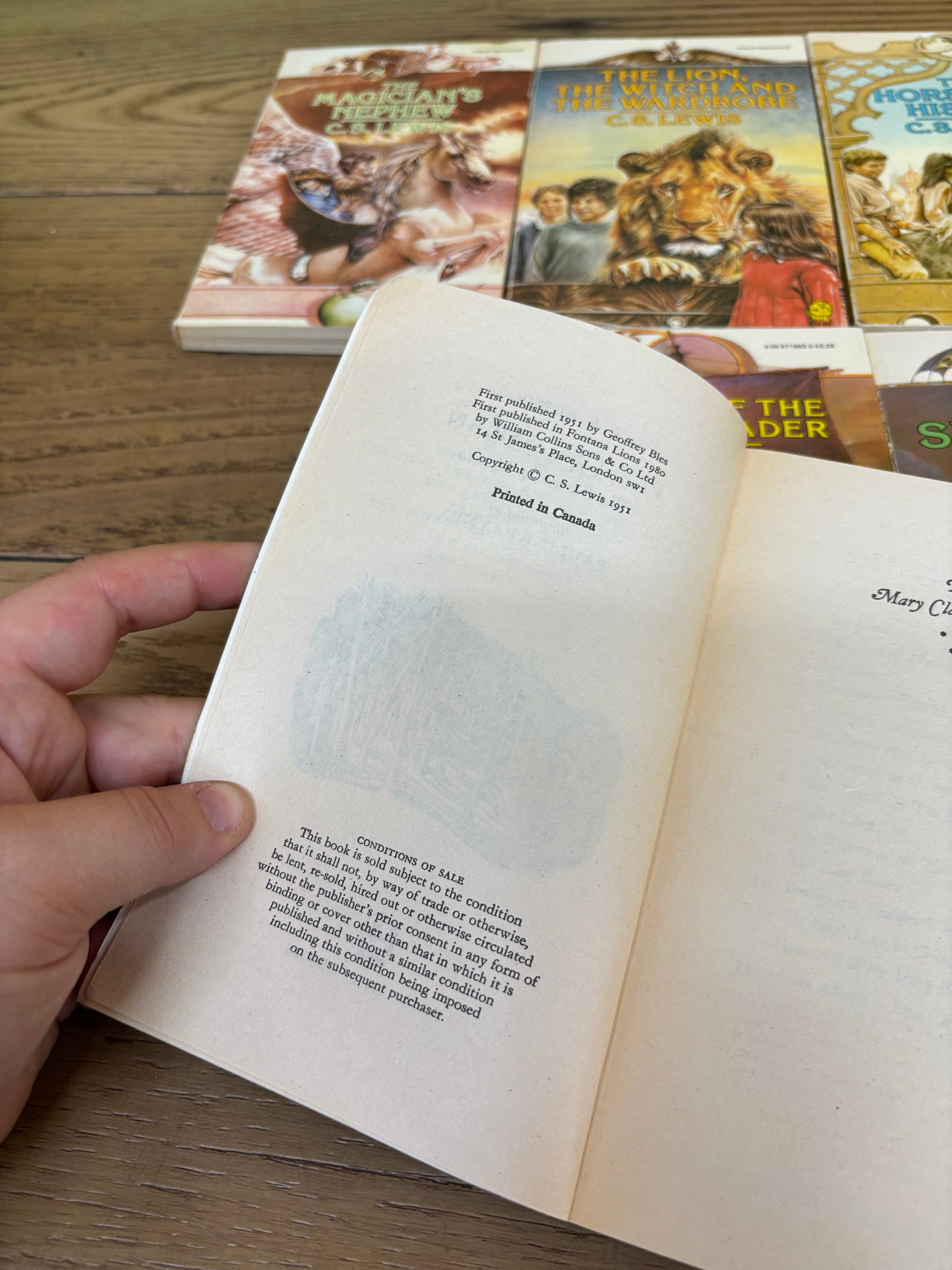 Paperback Chronicles of Narnia 7 Volume Set (1980)