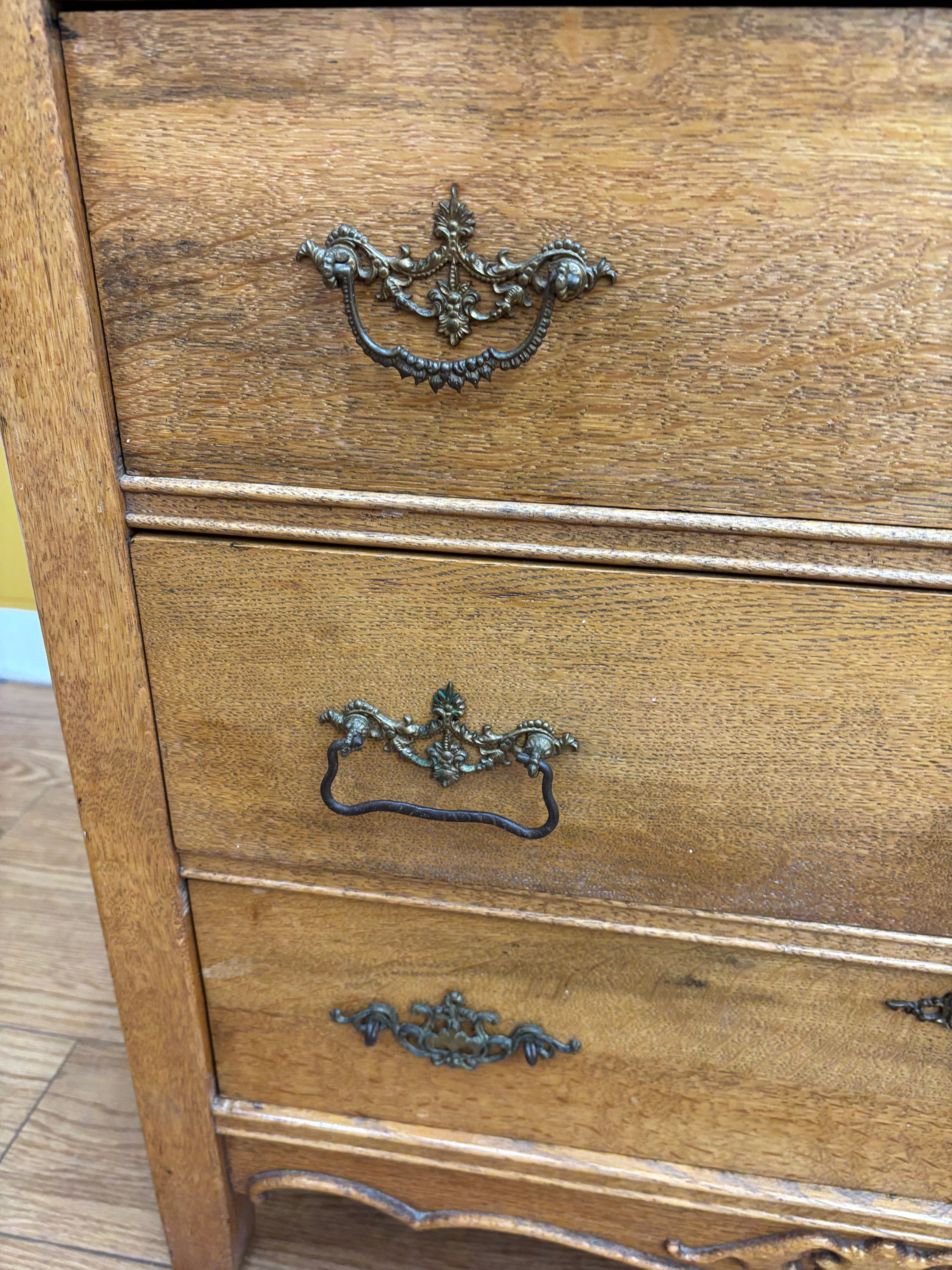 Chest of Drawers with Vanity Mirror