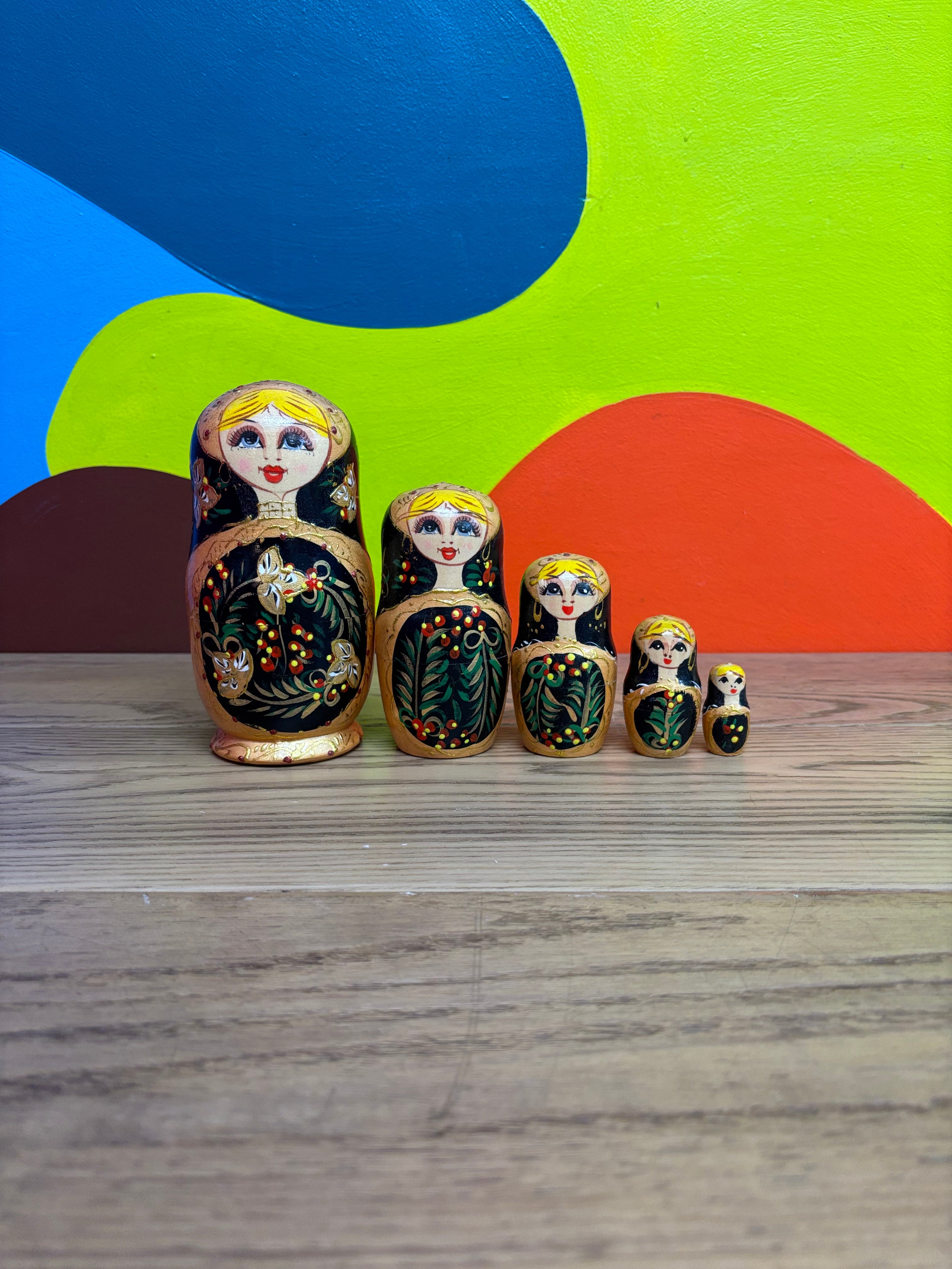 Nesting Doll Set (5 Dolls)