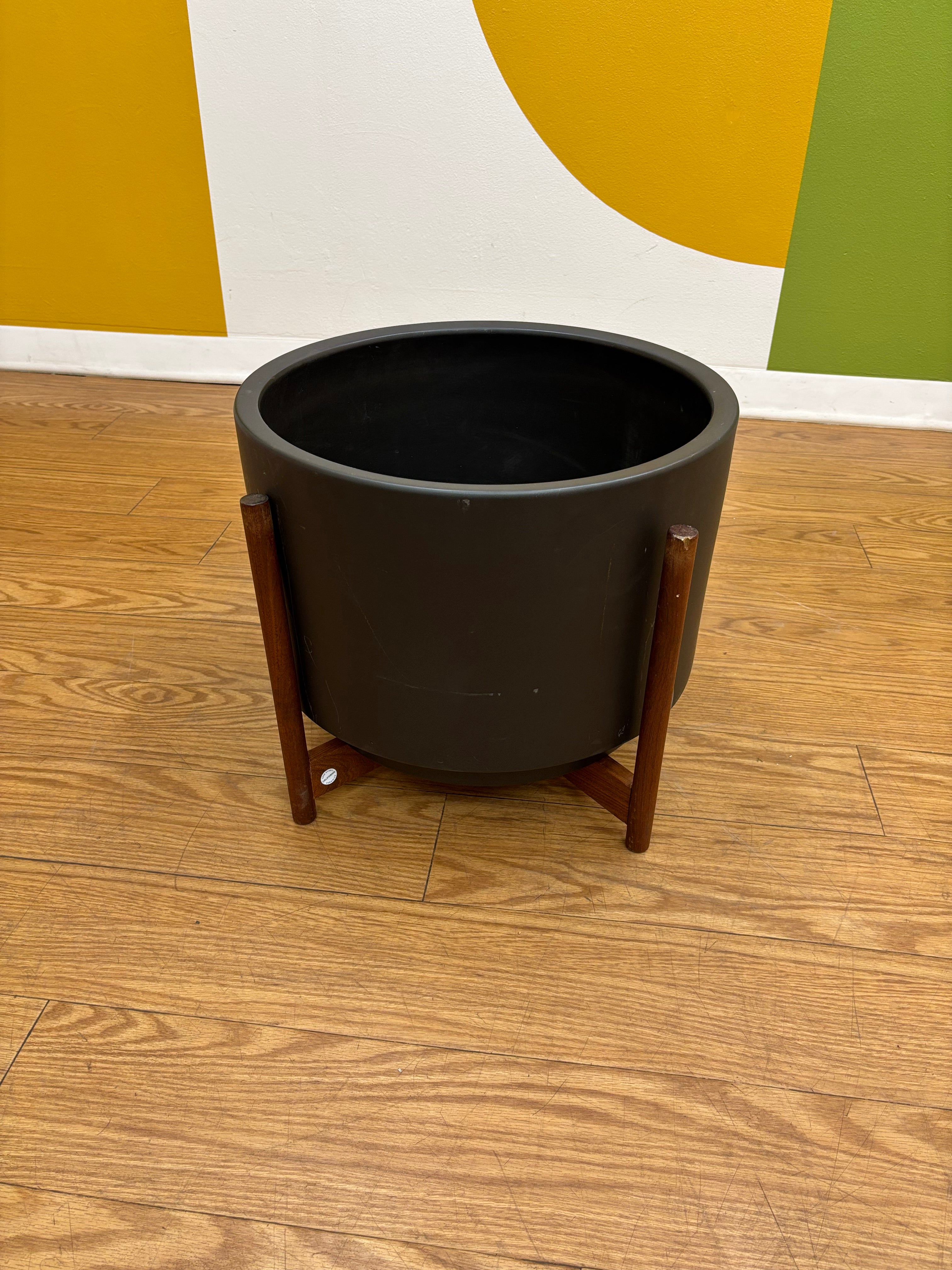 Case Study Large Ceramic Planter