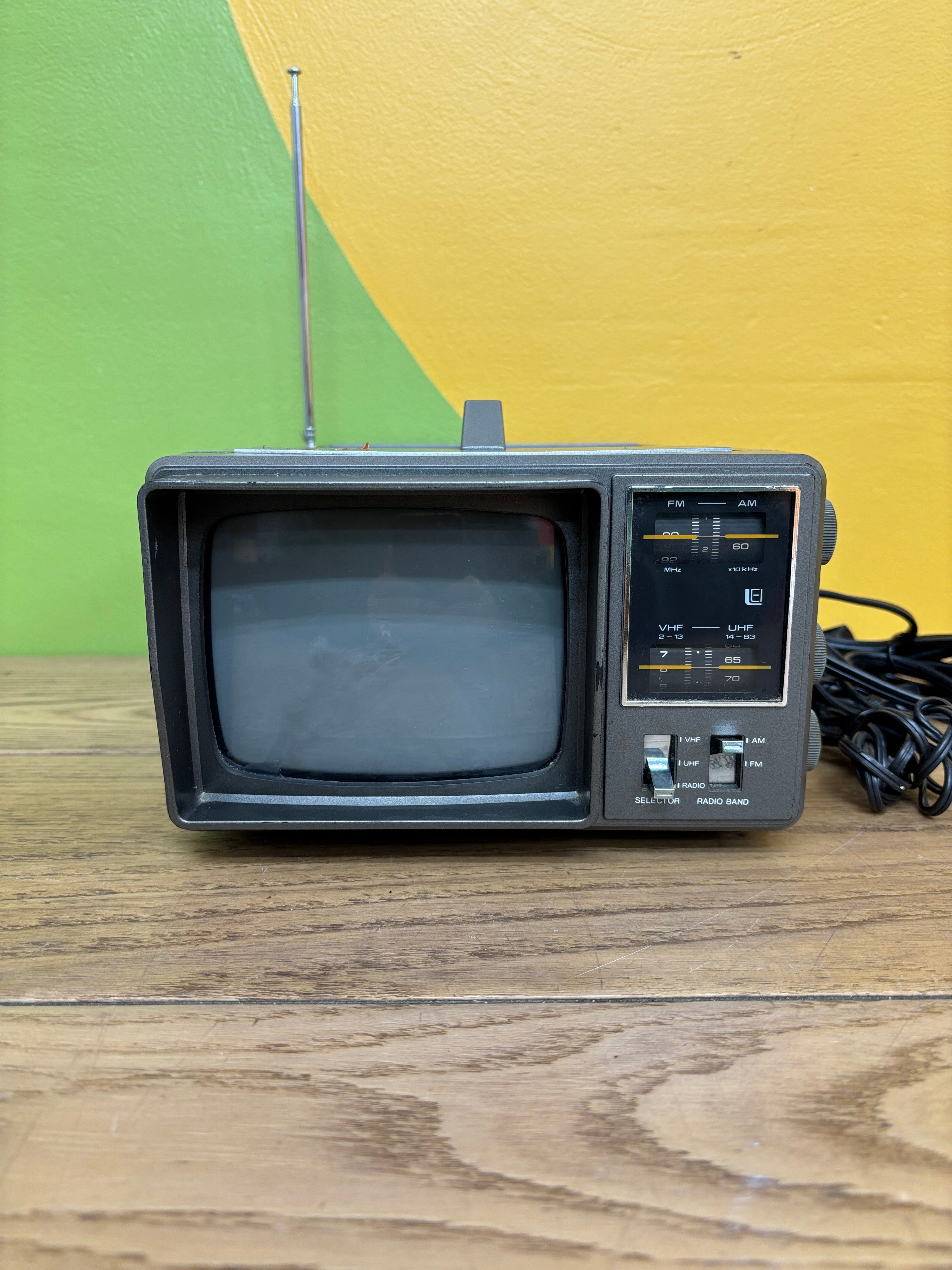 Lloyd’s Portable TV/Radio