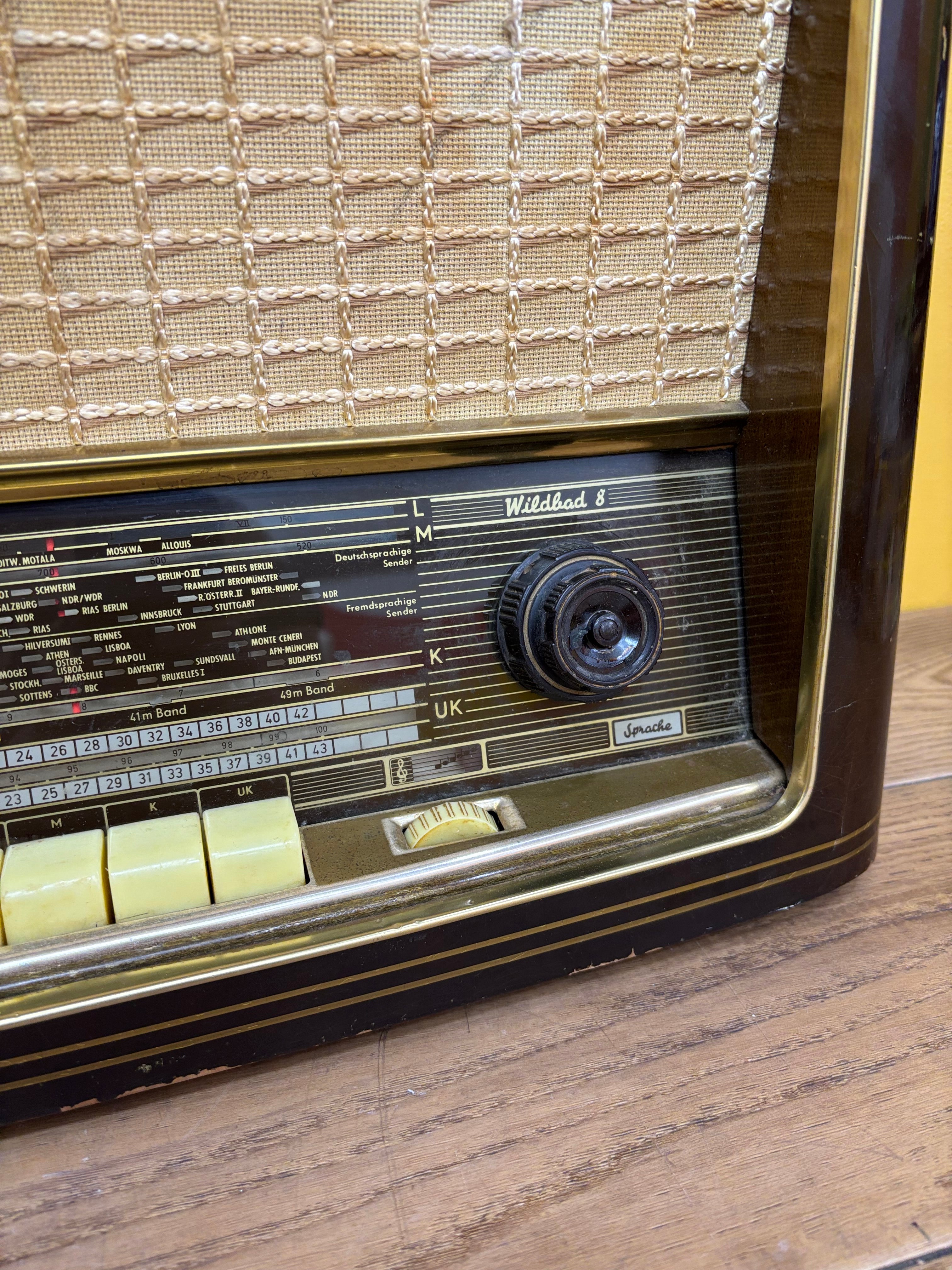 Saba Wildbad 8 Tube Radio