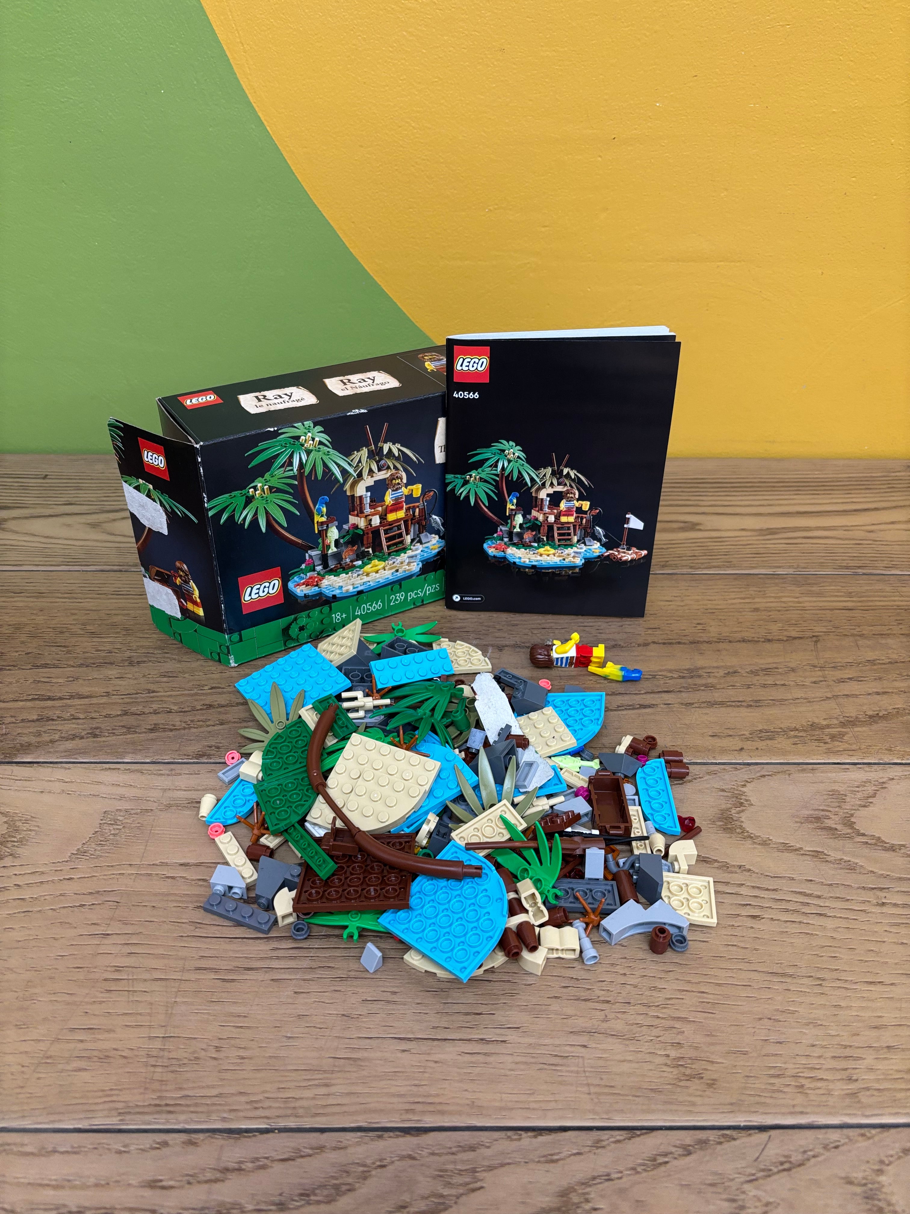 Lego: Ray The Castaway Set #40566