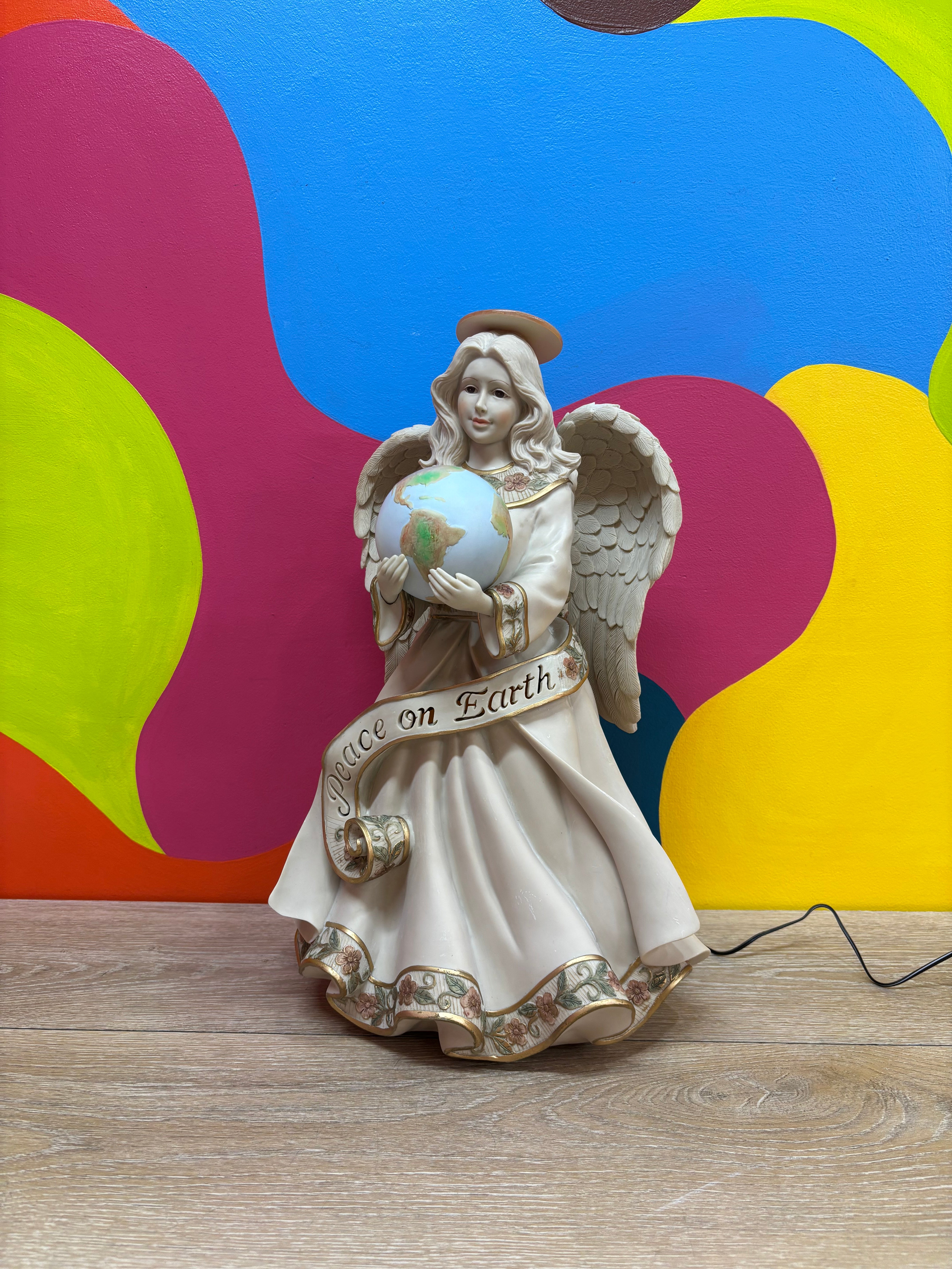 Sarah's Angel "Peace on Earth" Figurine