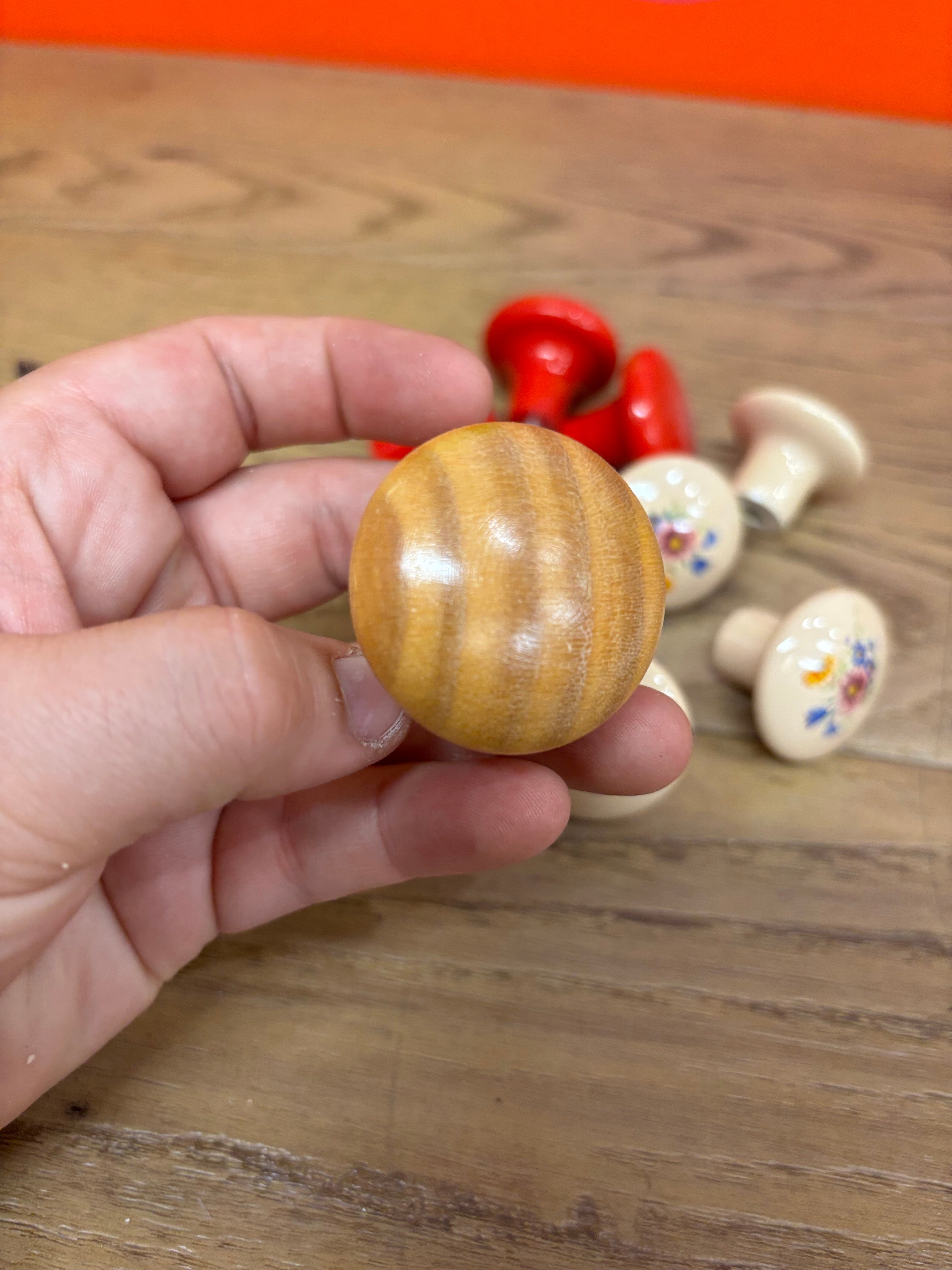(13) Assorted Knobs