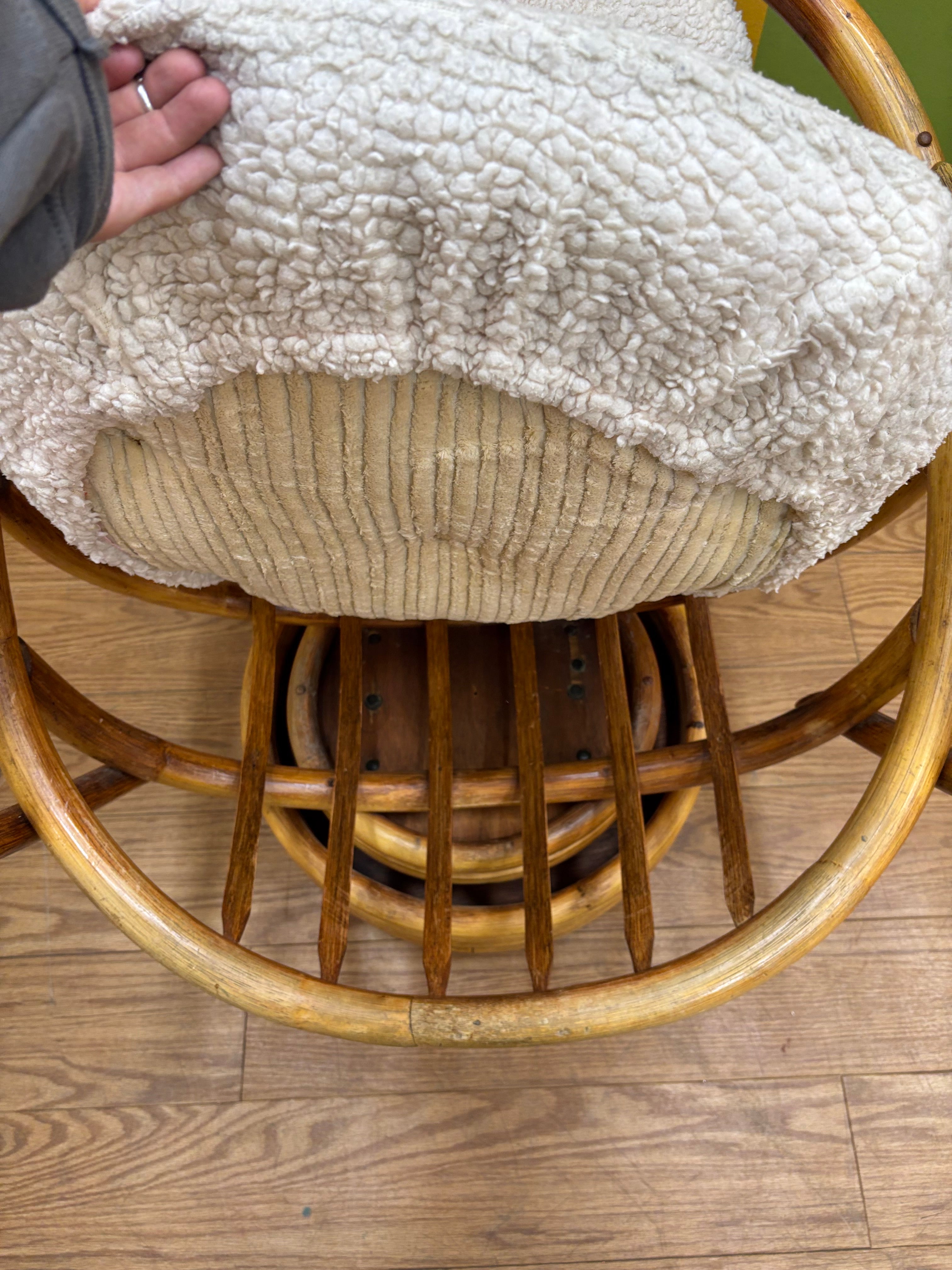 Egg Swivel Chair