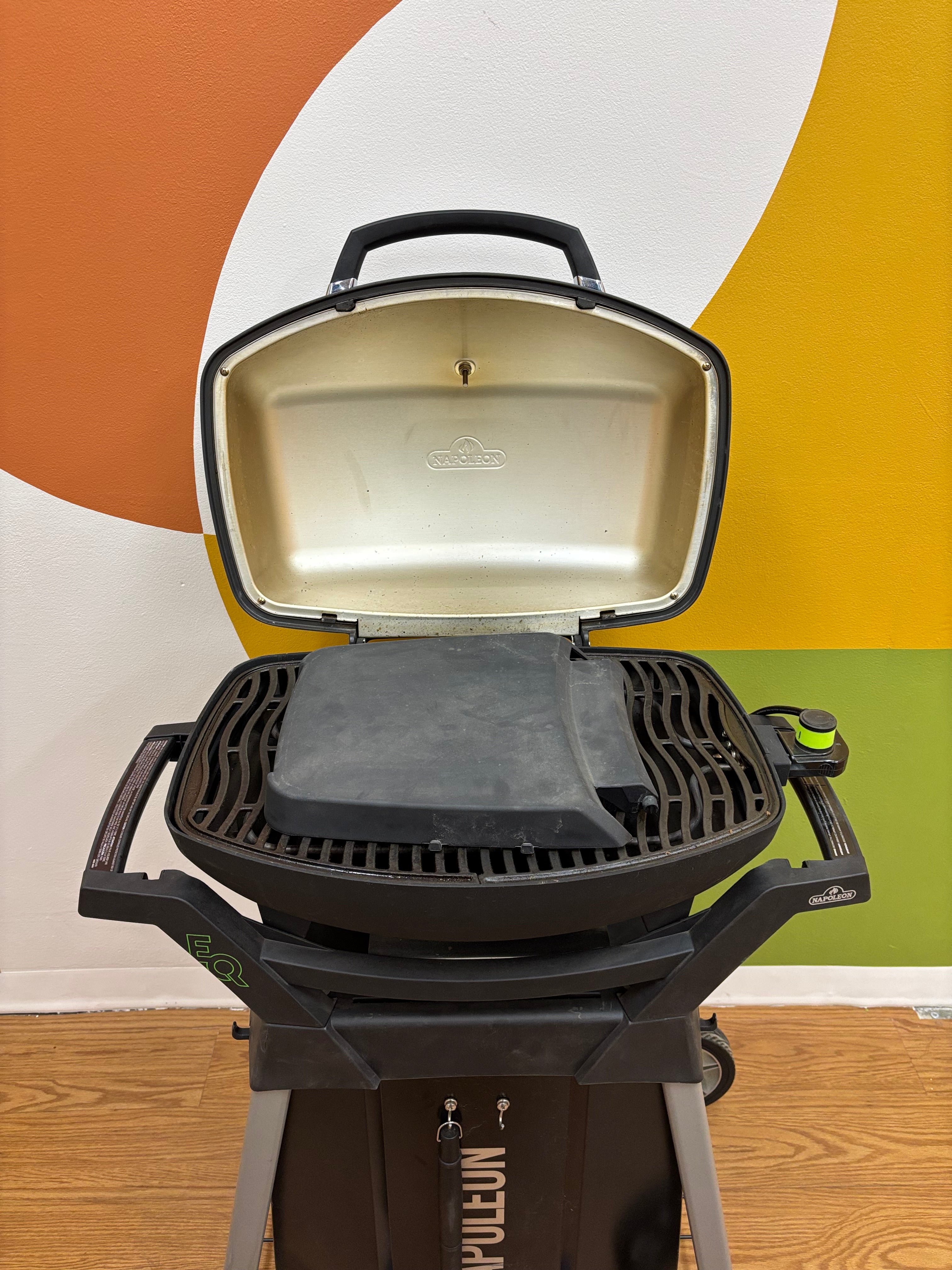 Napoleon Travel Q Portable Propane Gas Grill with Cover