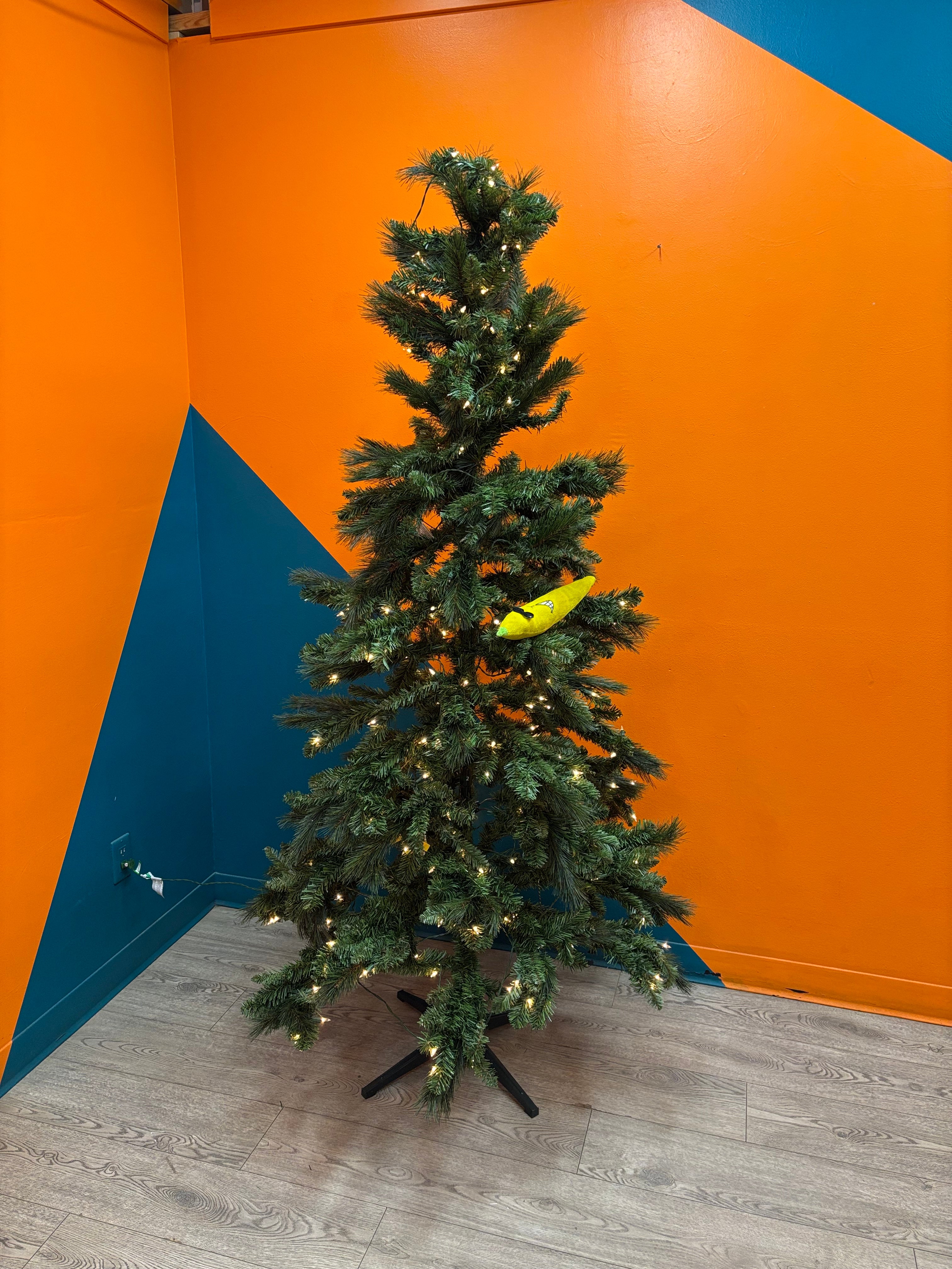 7ft  Pre-Lit Christmas Tree