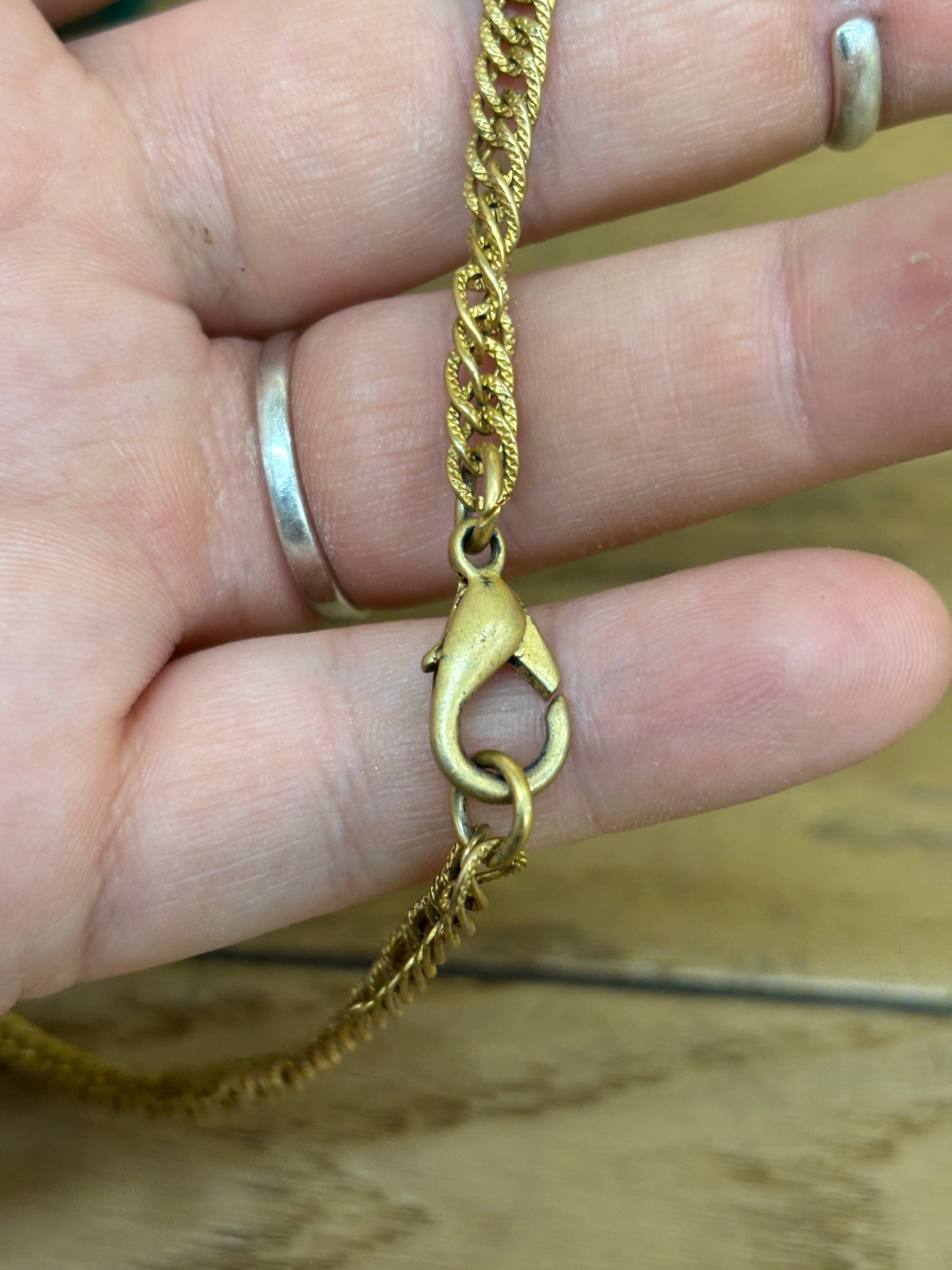 Gold Tone Pendant Necklace