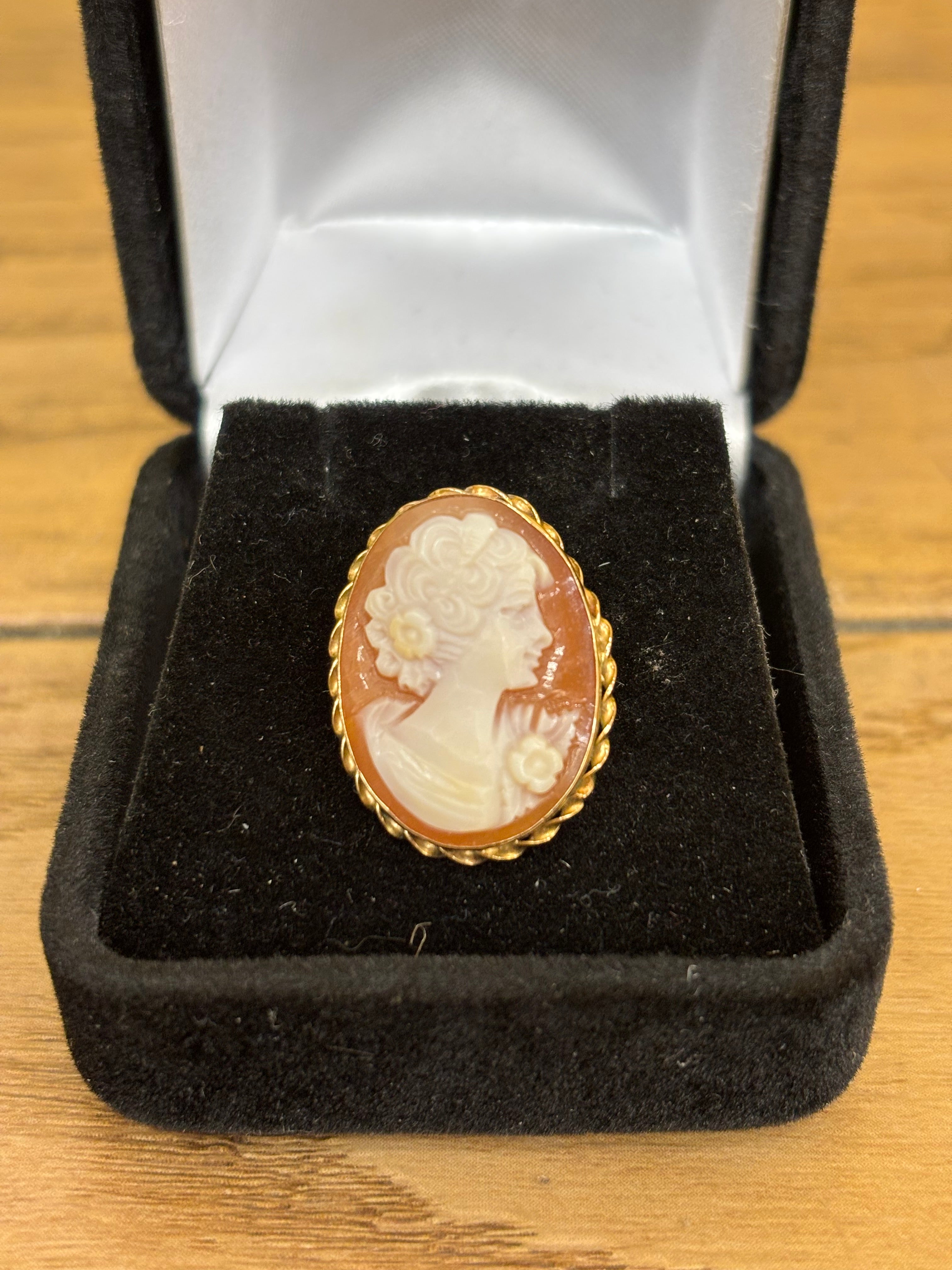 14k Gold Cameo Pendant