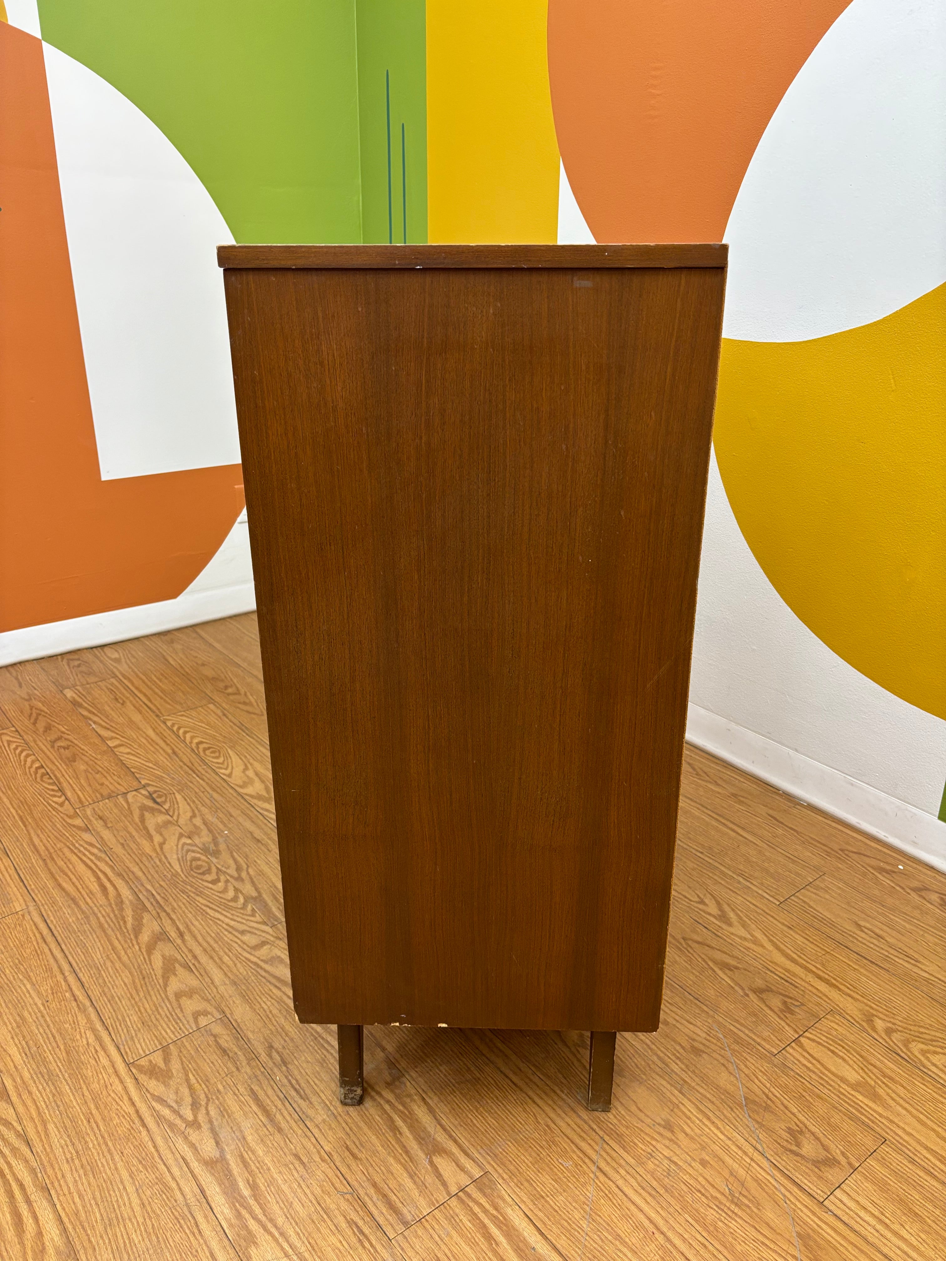 Victoriaville Wood 4 Drawer Dresser