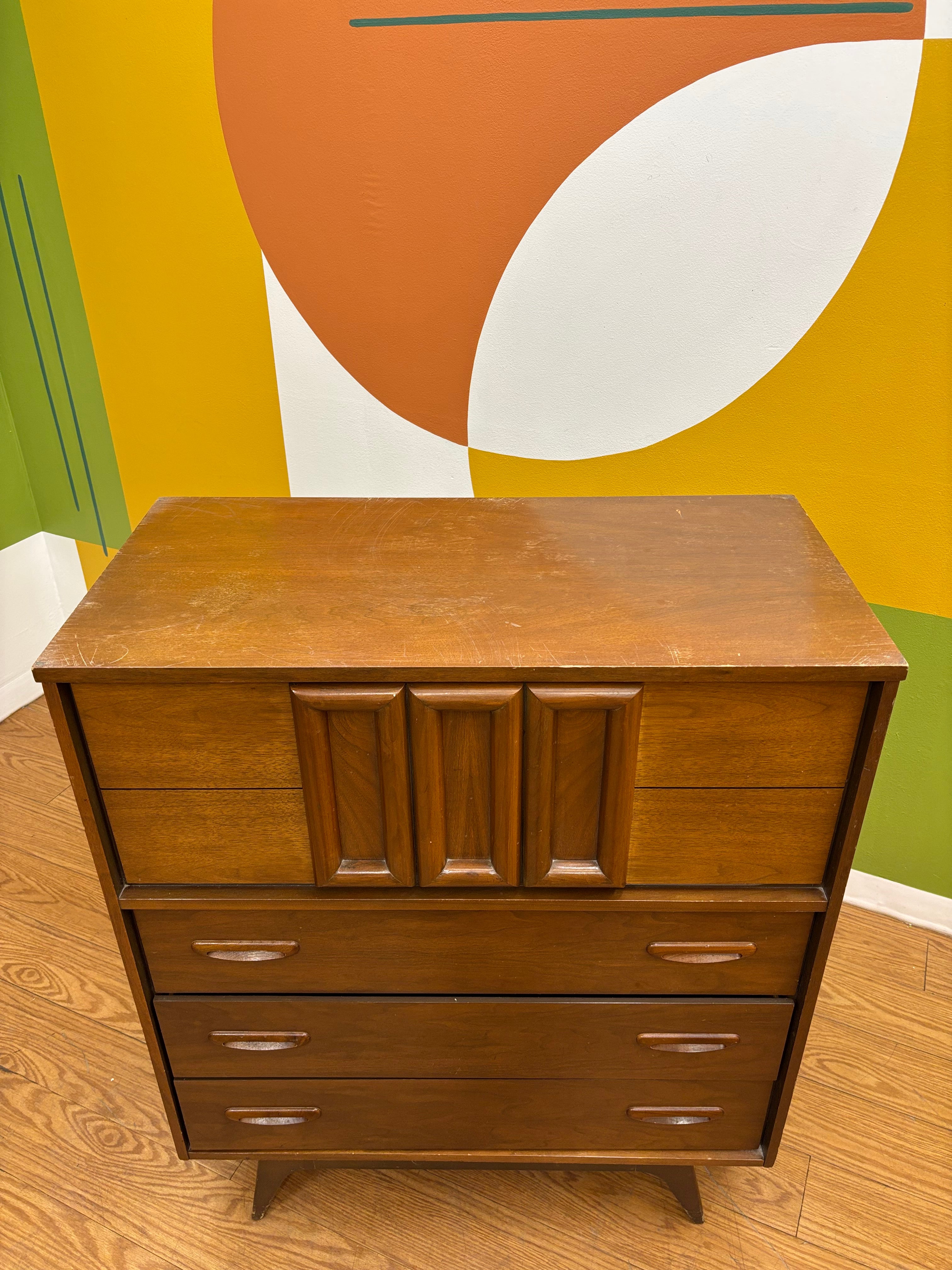 Victoriaville Wood 4 Drawer Dresser