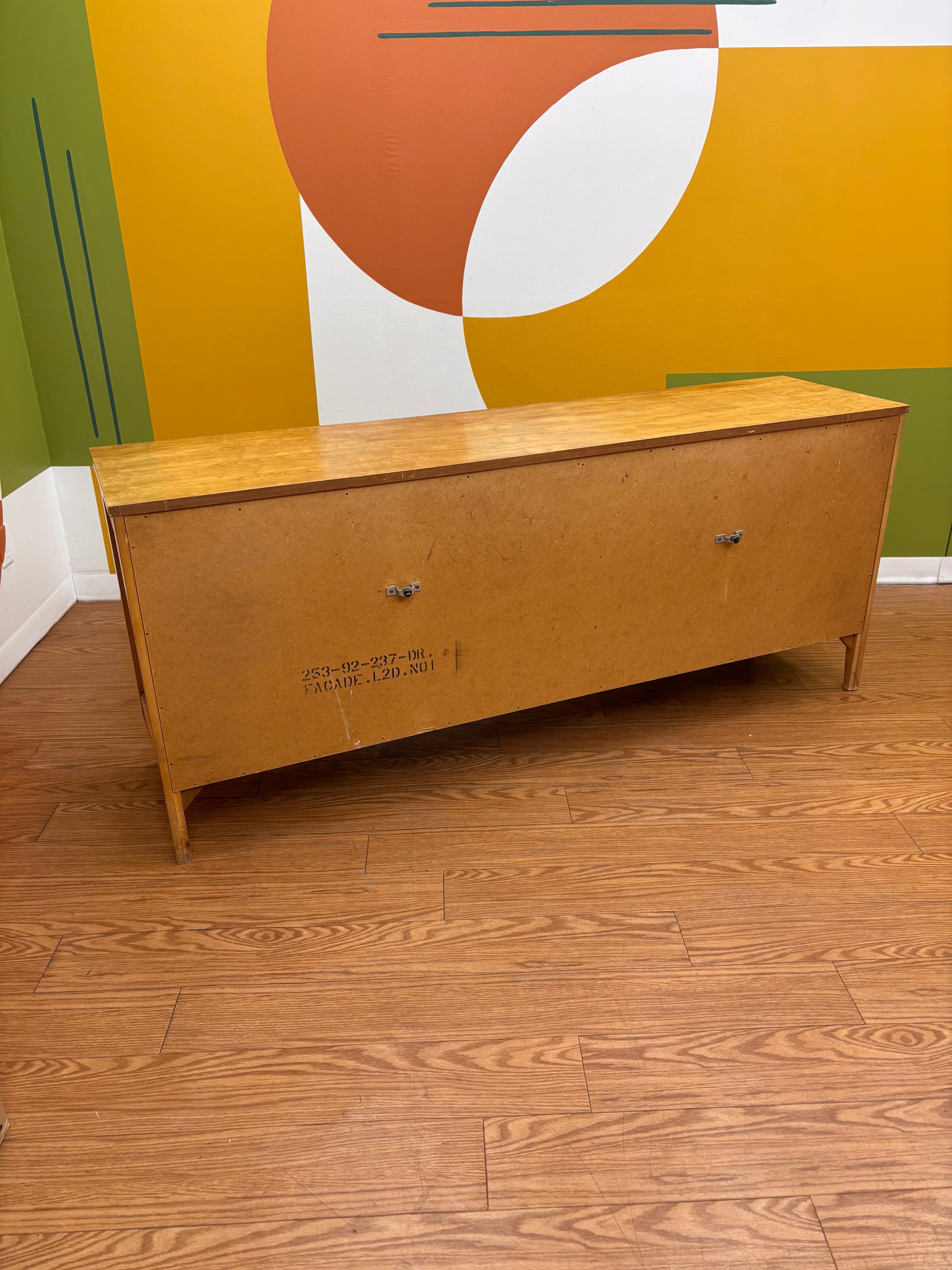 Bassett Furniture 9-Drawer Wood Dresser