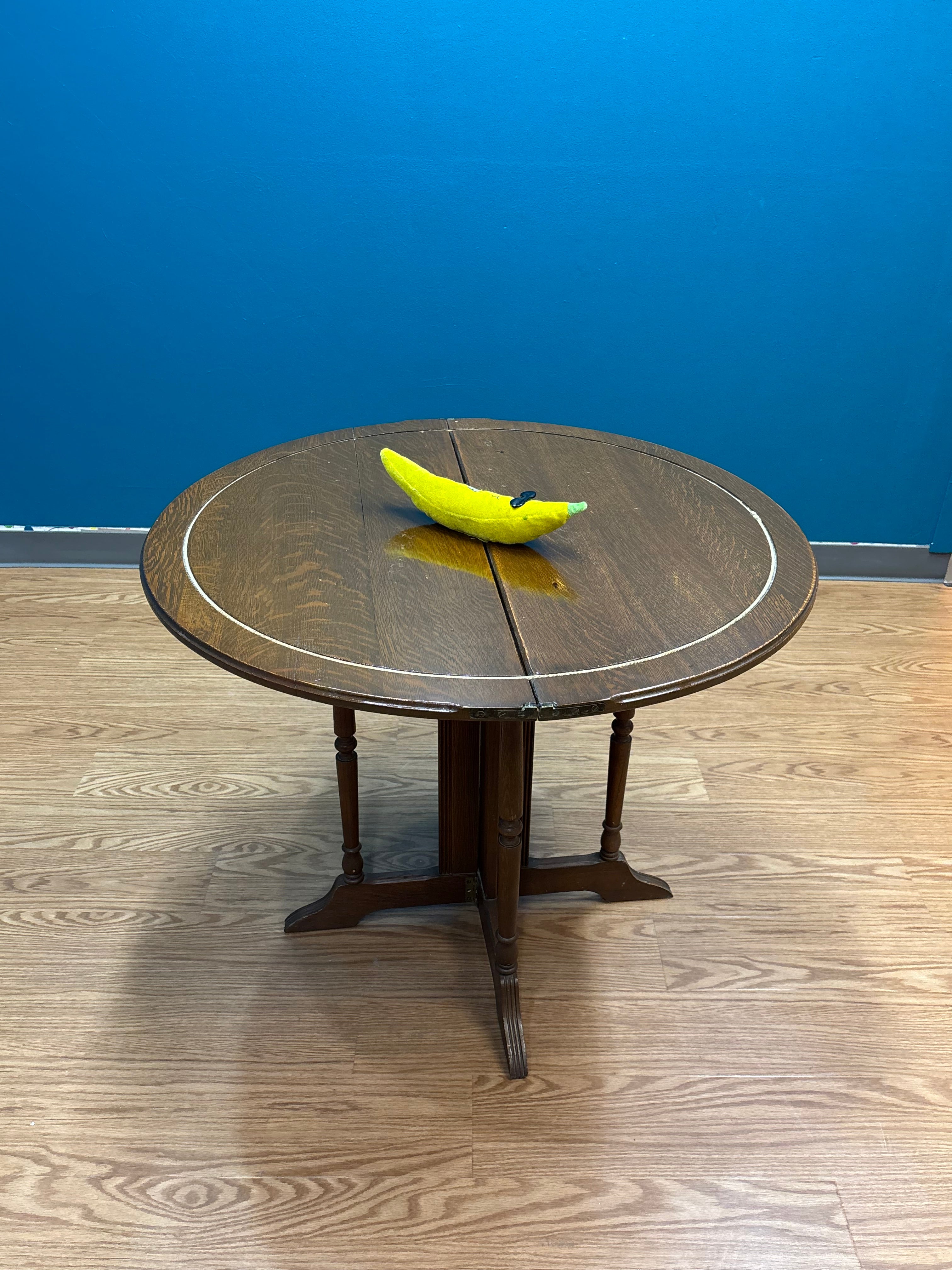 Drop Leaf Round Table