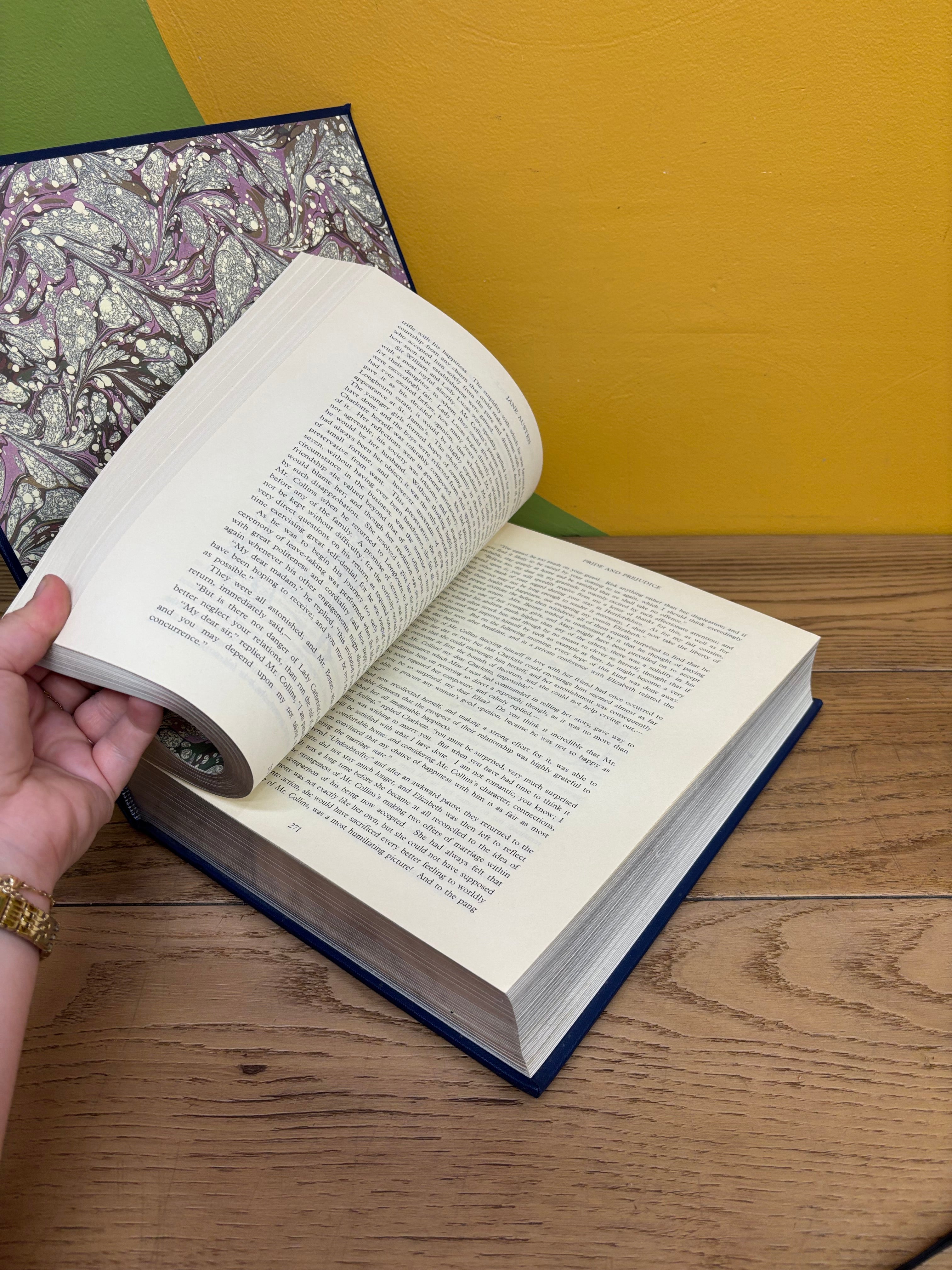Jane Austen: The Illustrated Library Book