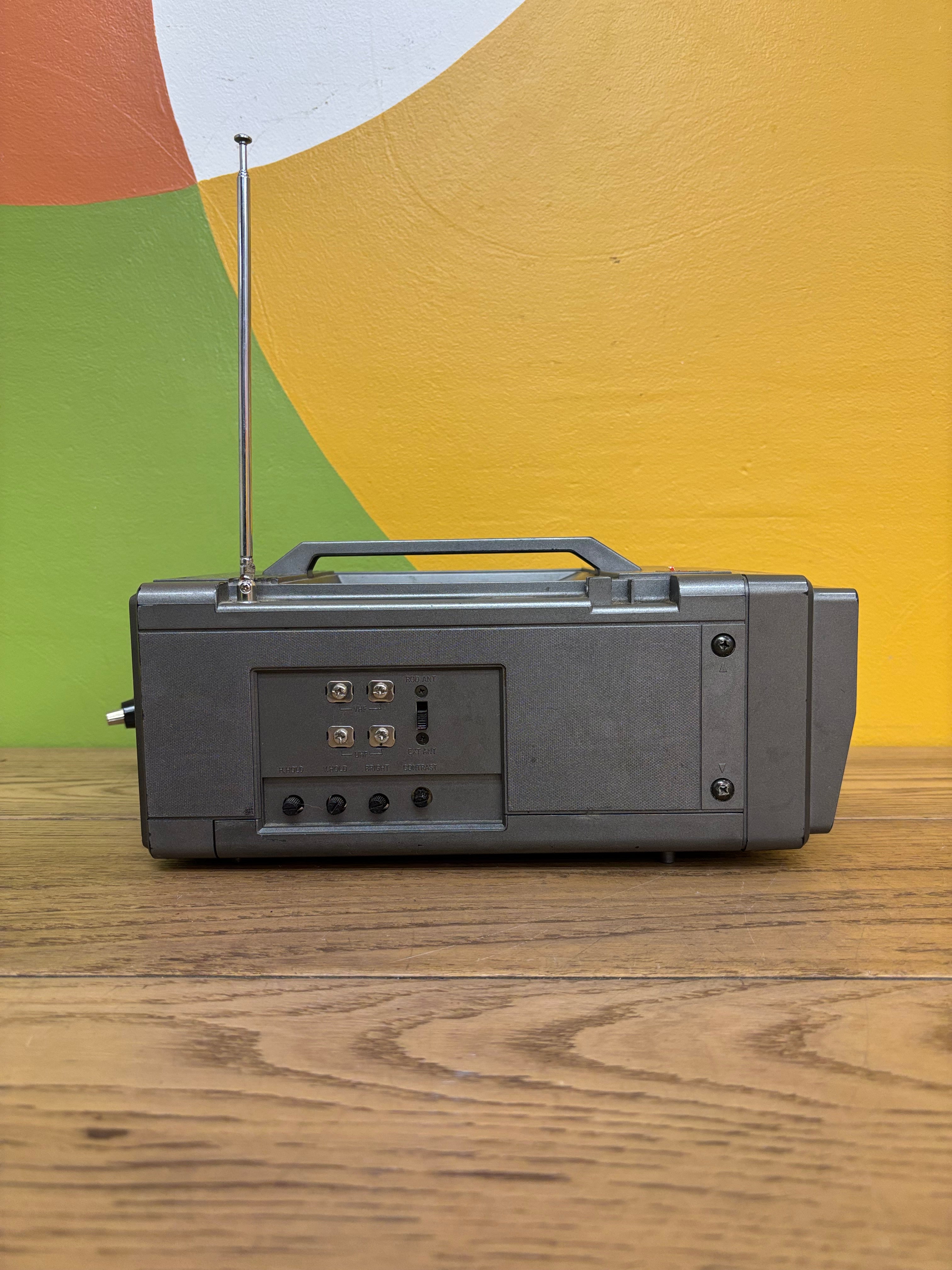 Lloyd’s Portable TV/Radio